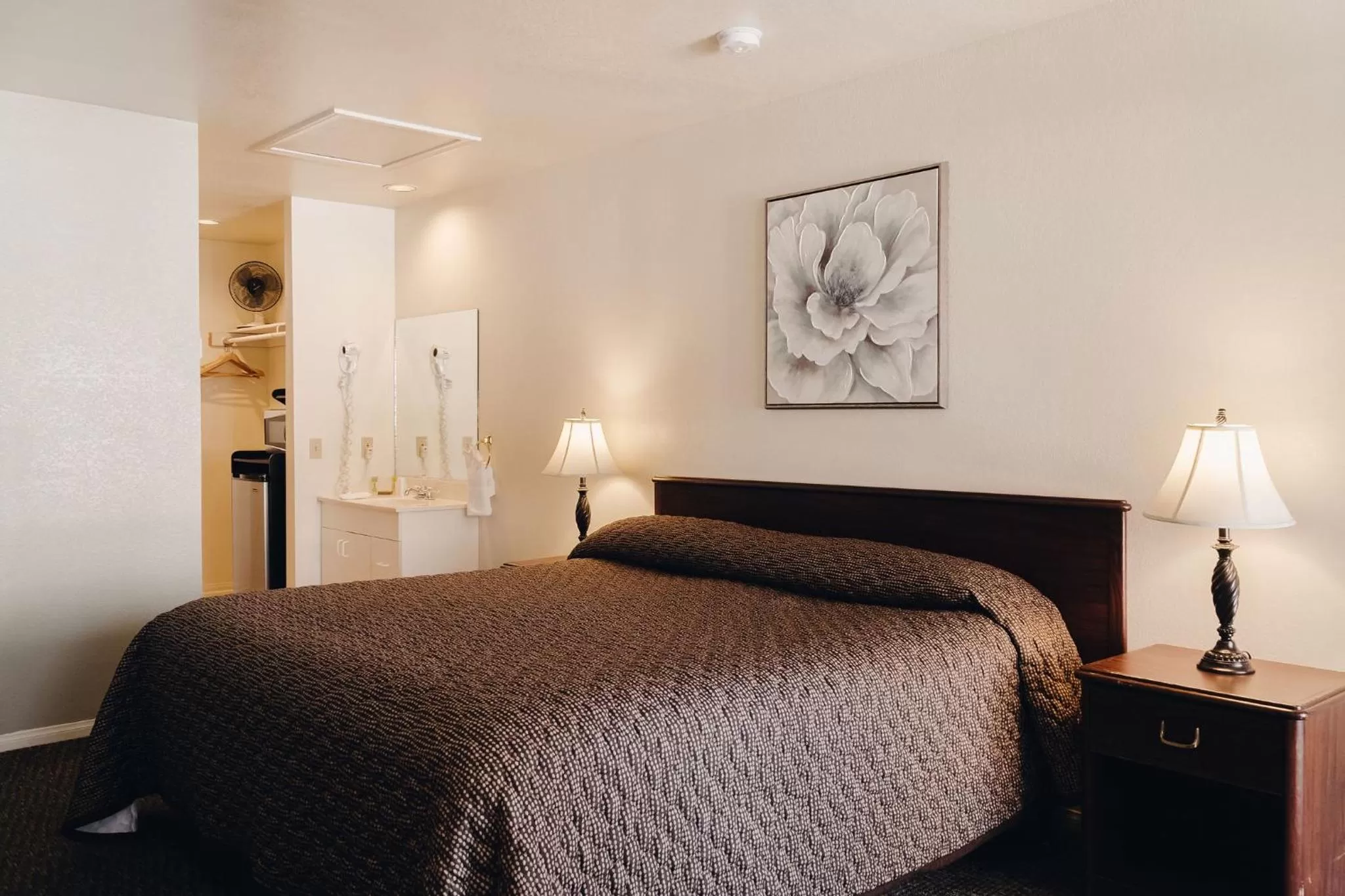 Bed in Vintage Lakeside Inn