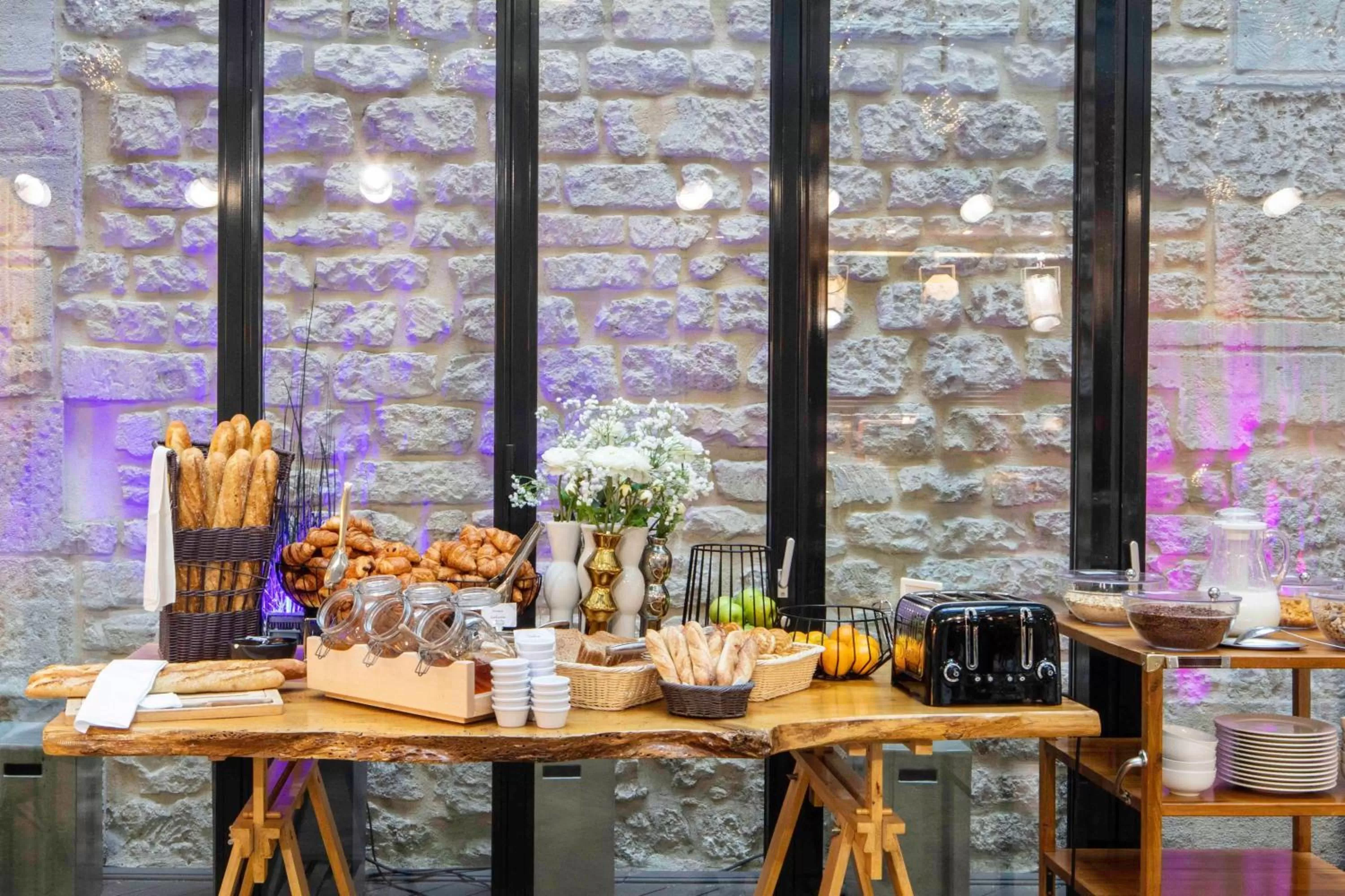 Restaurant/places to eat in Le 123 Sébastopol - Astotel