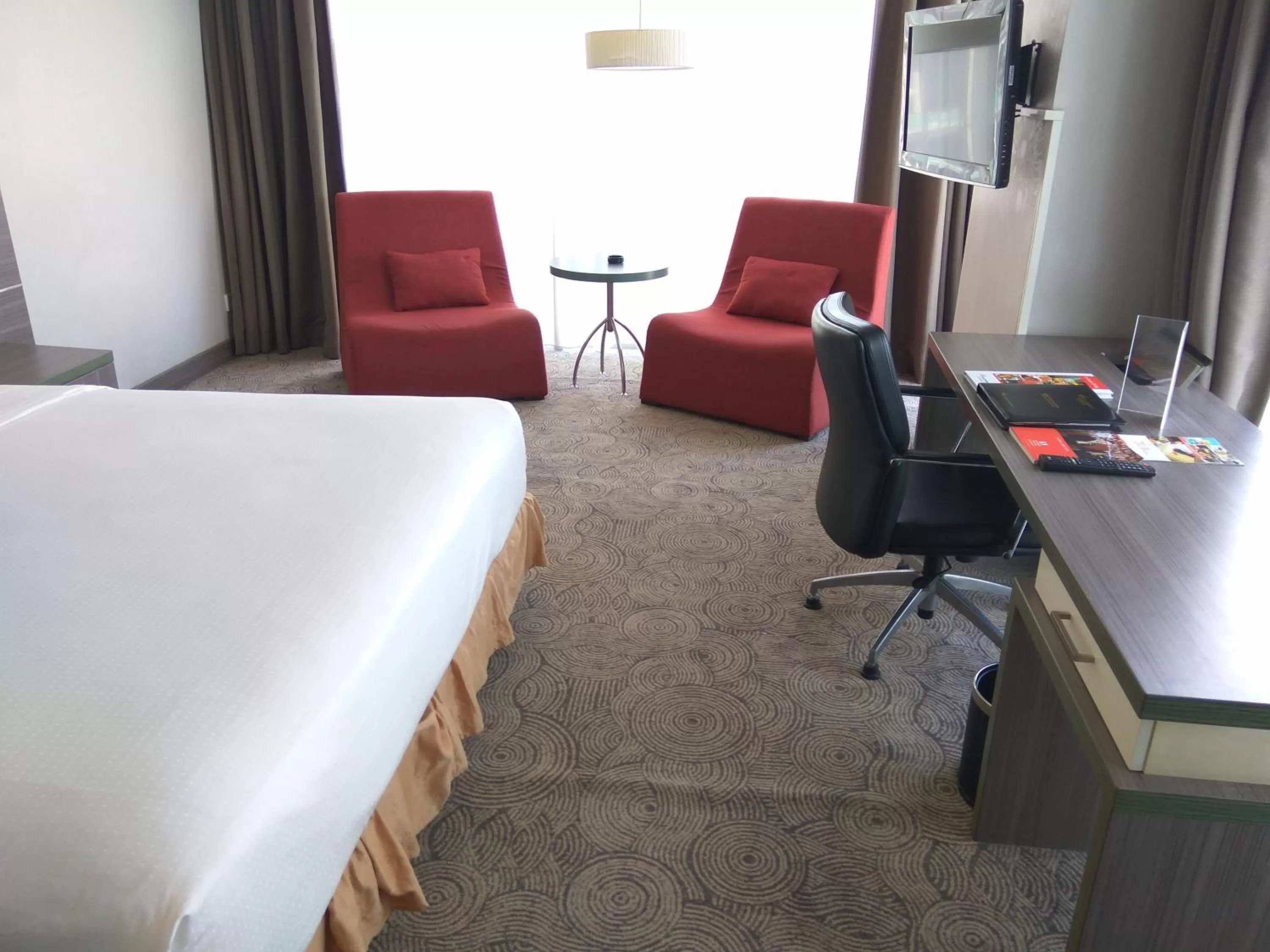 Seating area, Bed in Swiss-Belhotel Balikpapan