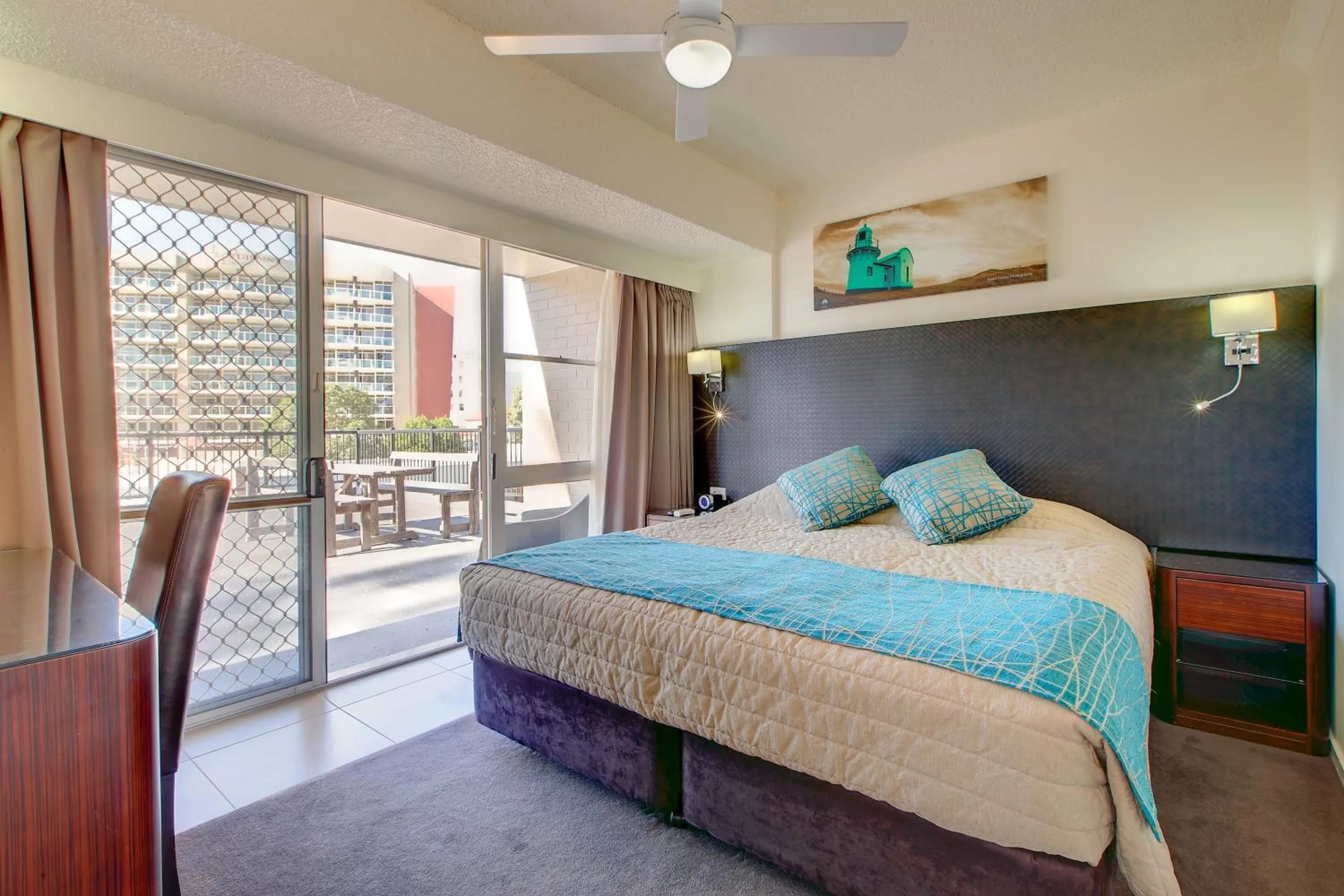 Bedroom, Bed in El Motor Inn