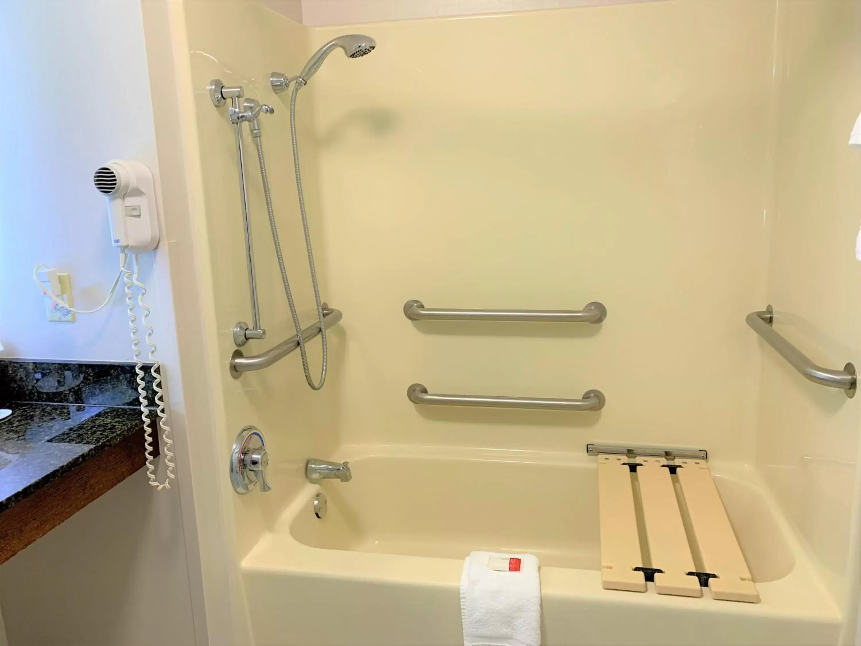 King Room - Mobility Access/Non-Smoking in Baymont by Wyndham Eden King Room - Mobility Access/Non-Smoking in Baymont by Wyndham Eden