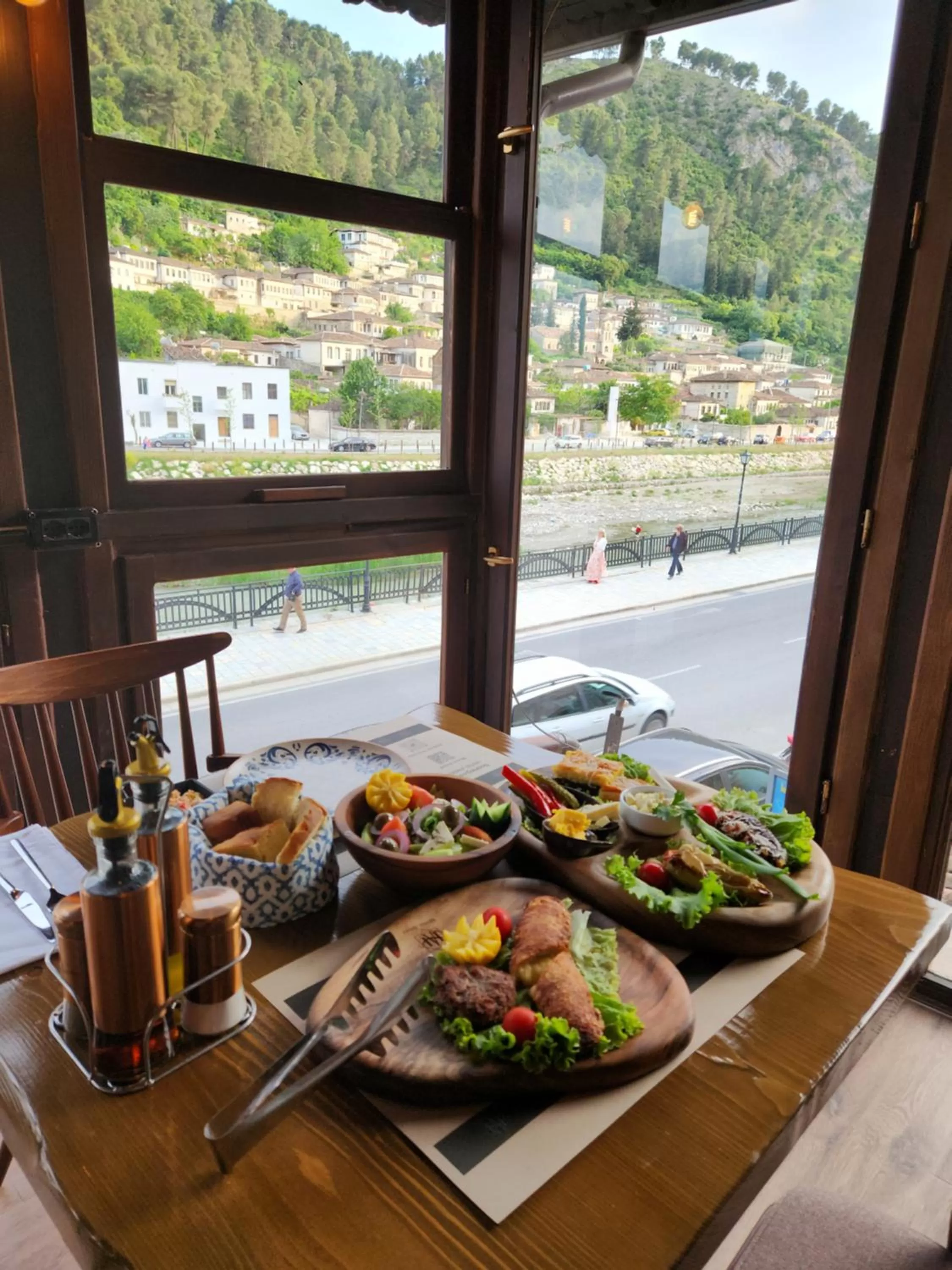 Restaurant/places to eat in HOTEL ANSEL