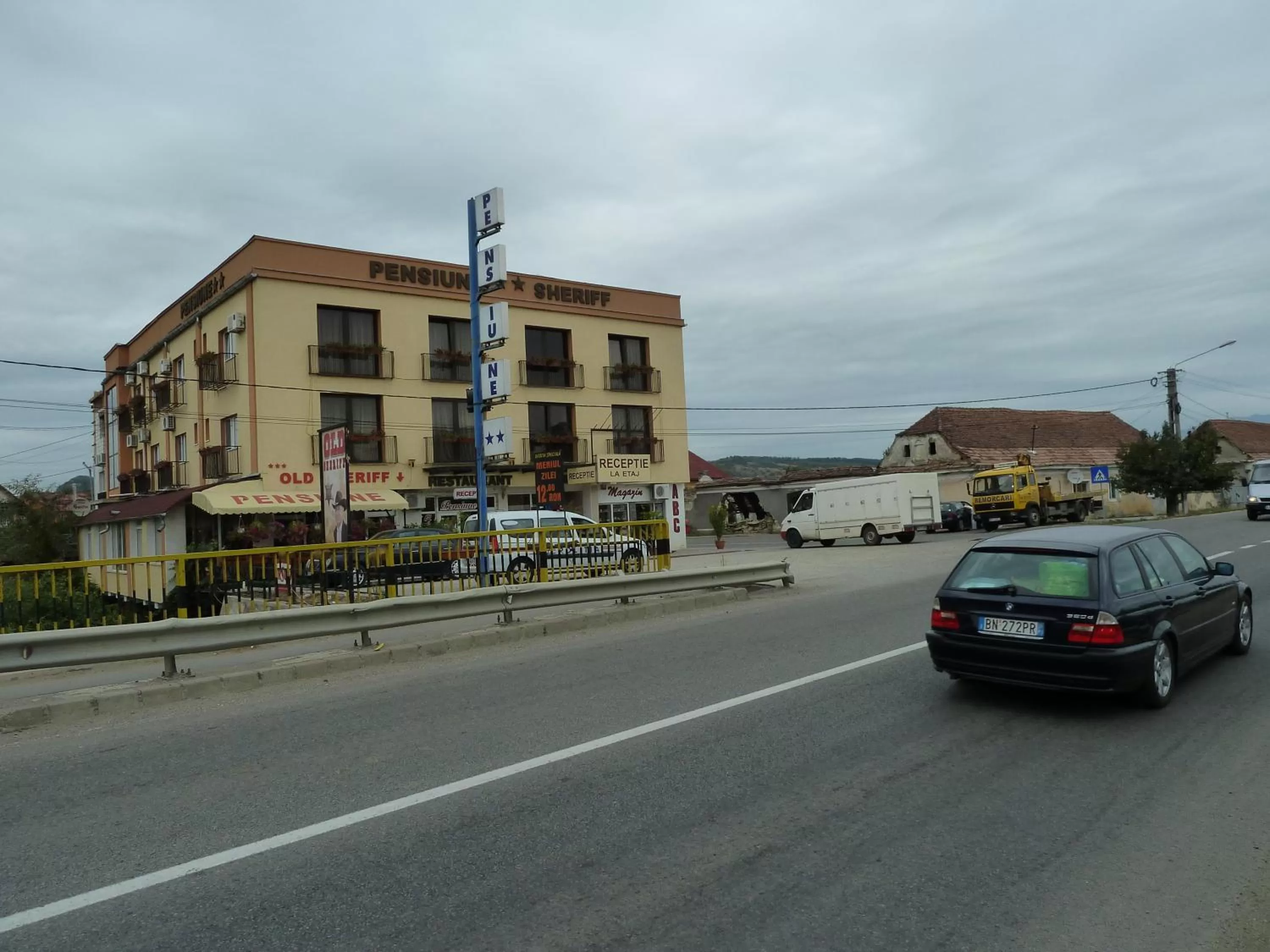 Facade/entrance in Pensiunea Old Sheriff