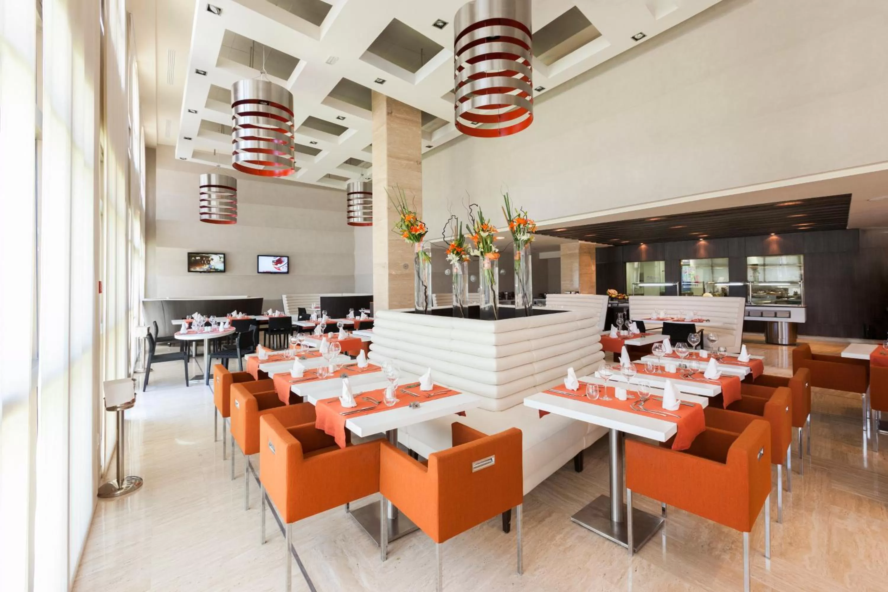 Restaurant/places to eat in Novotel Tunis