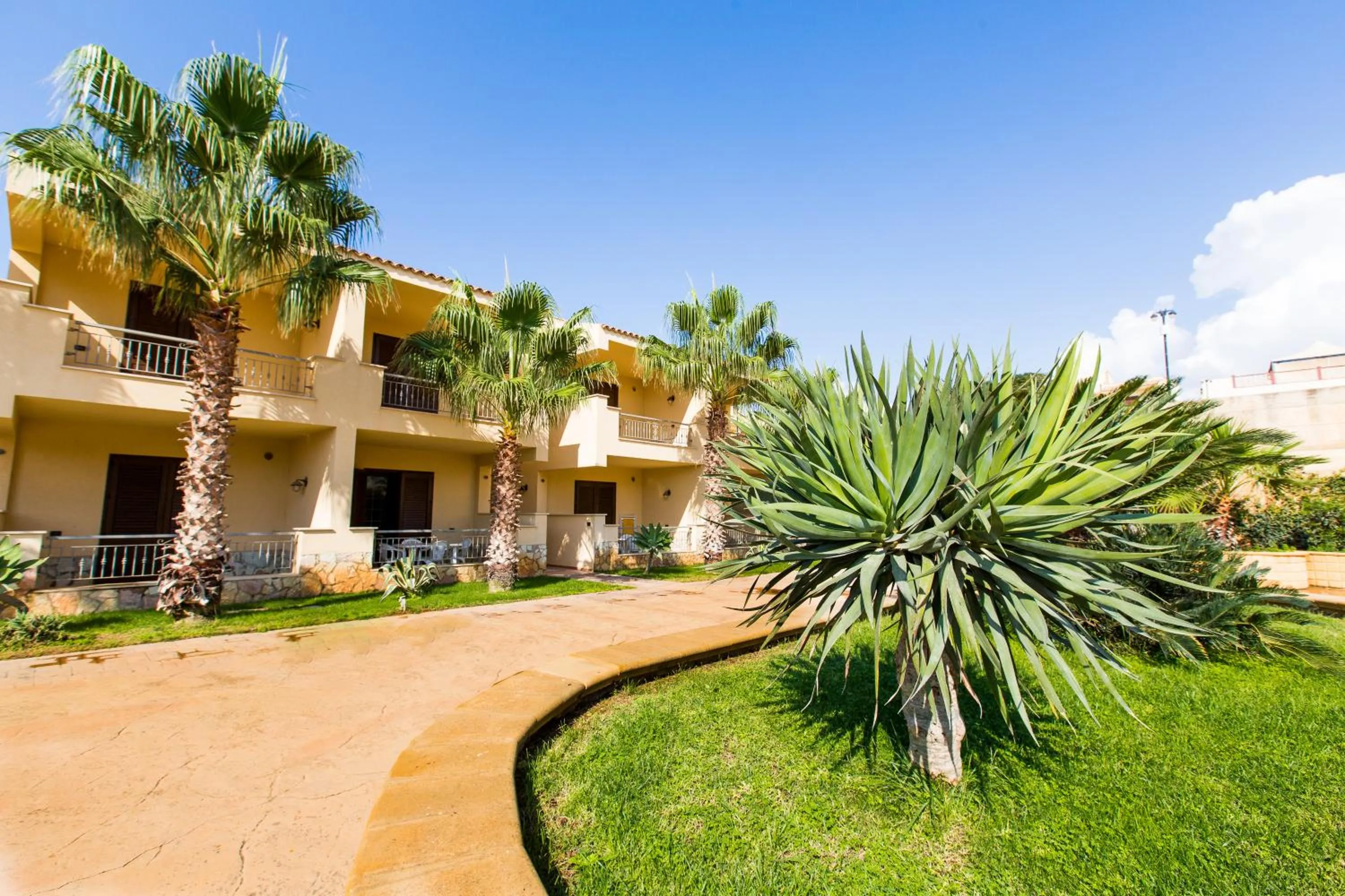 Facade/entrance in Triscinamare Hotel Residence