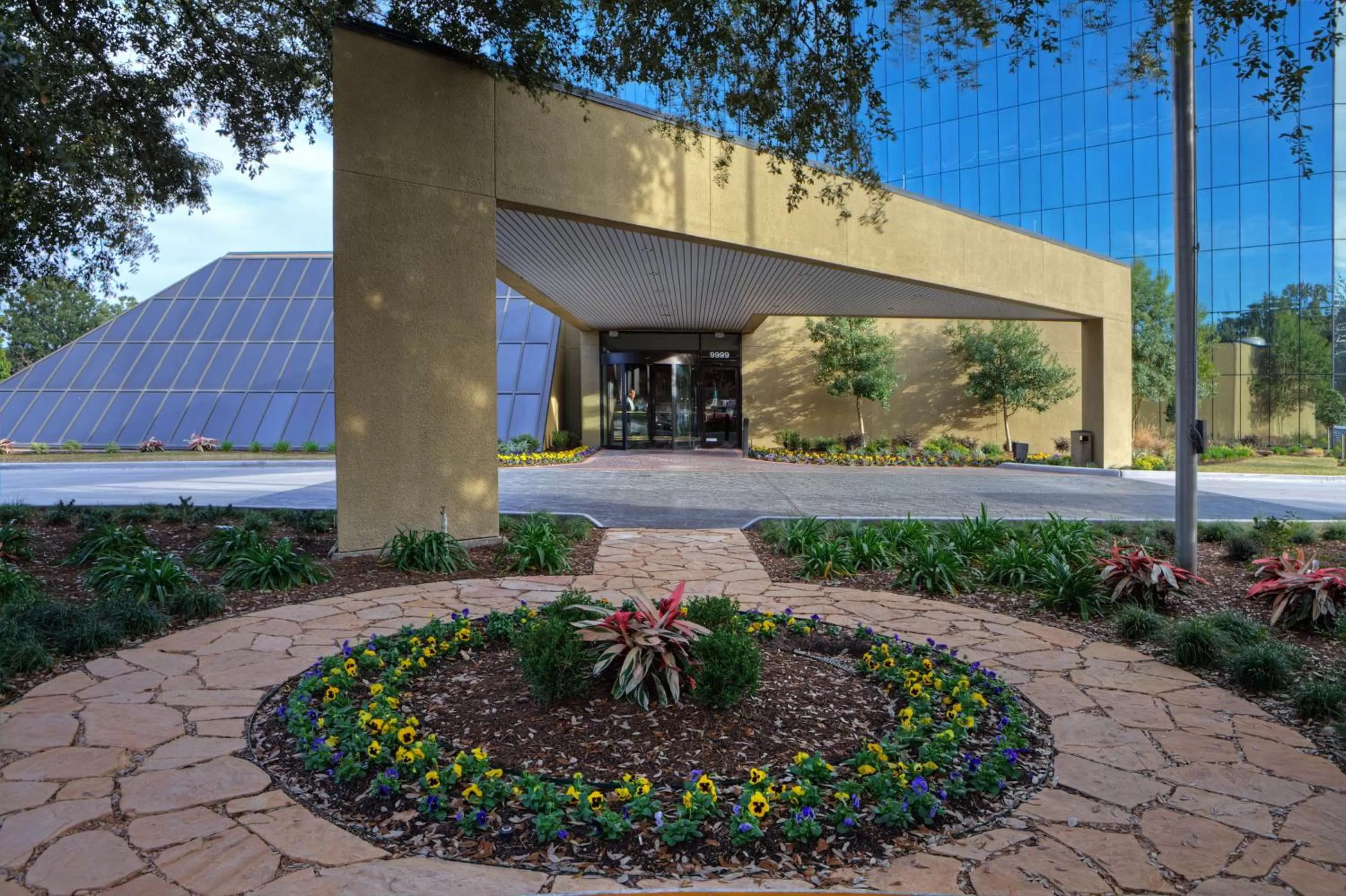 Property building in Hilton Houston Westchase