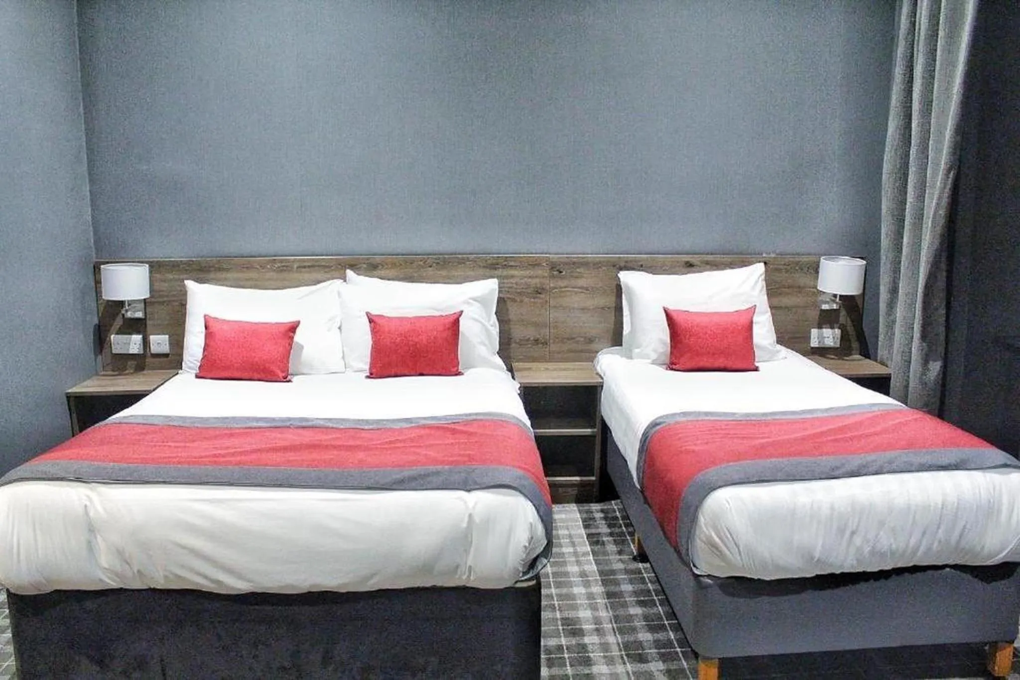 Bed in Devoncove Hotel Glasgow