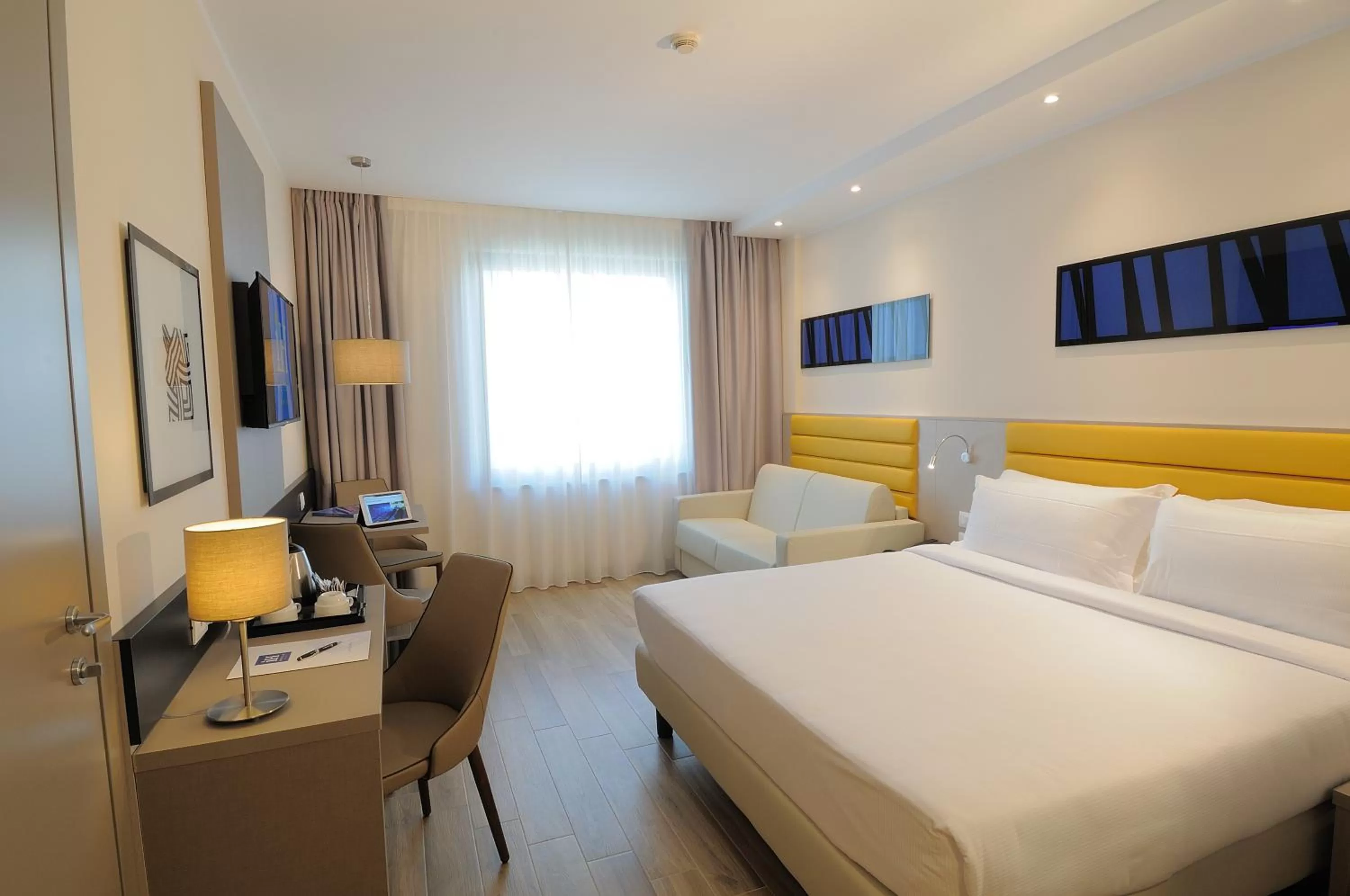 Bedroom, Bed in iH Hotels Milano Lorenteggio