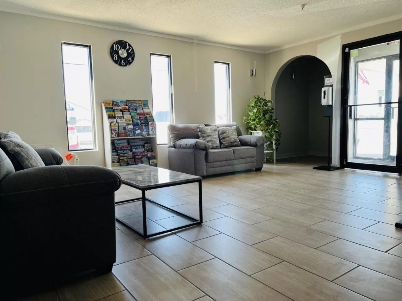 Seating area in Super 8 by Wyndham Pratt