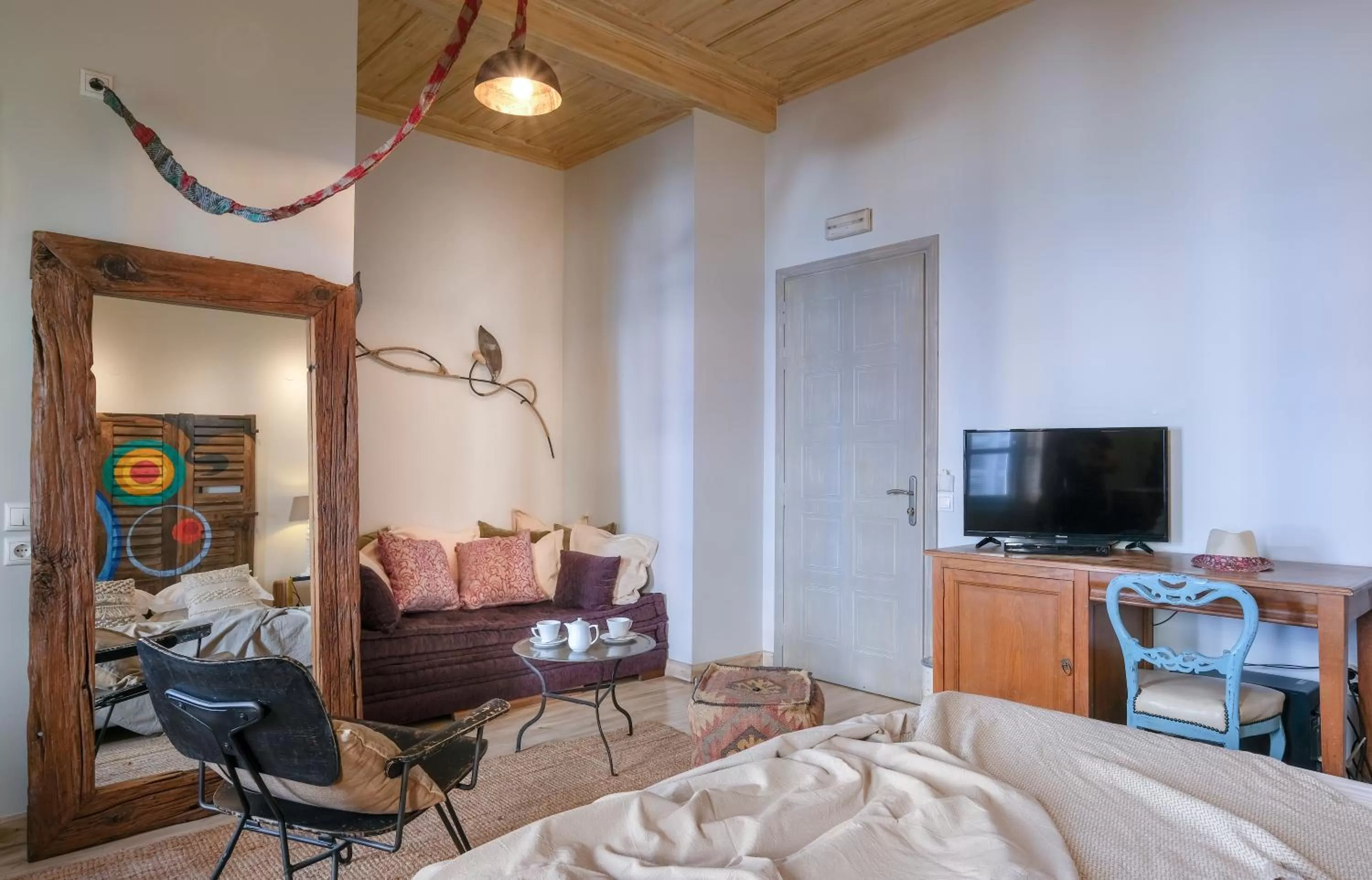 Decorative detail, Bed in Amymone and Adiandi