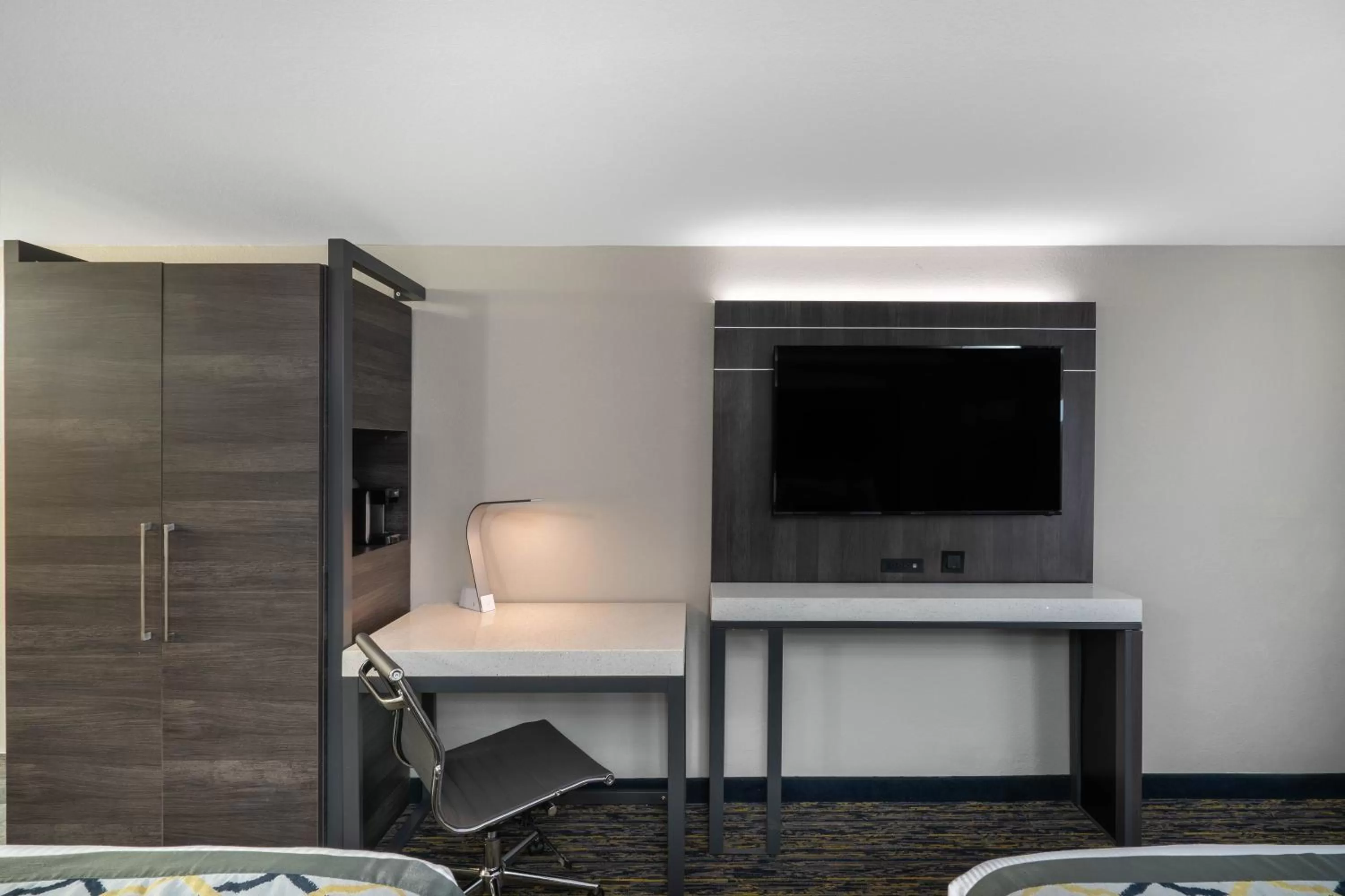 TV and multimedia in Baymont by Wyndham Murfreesboro