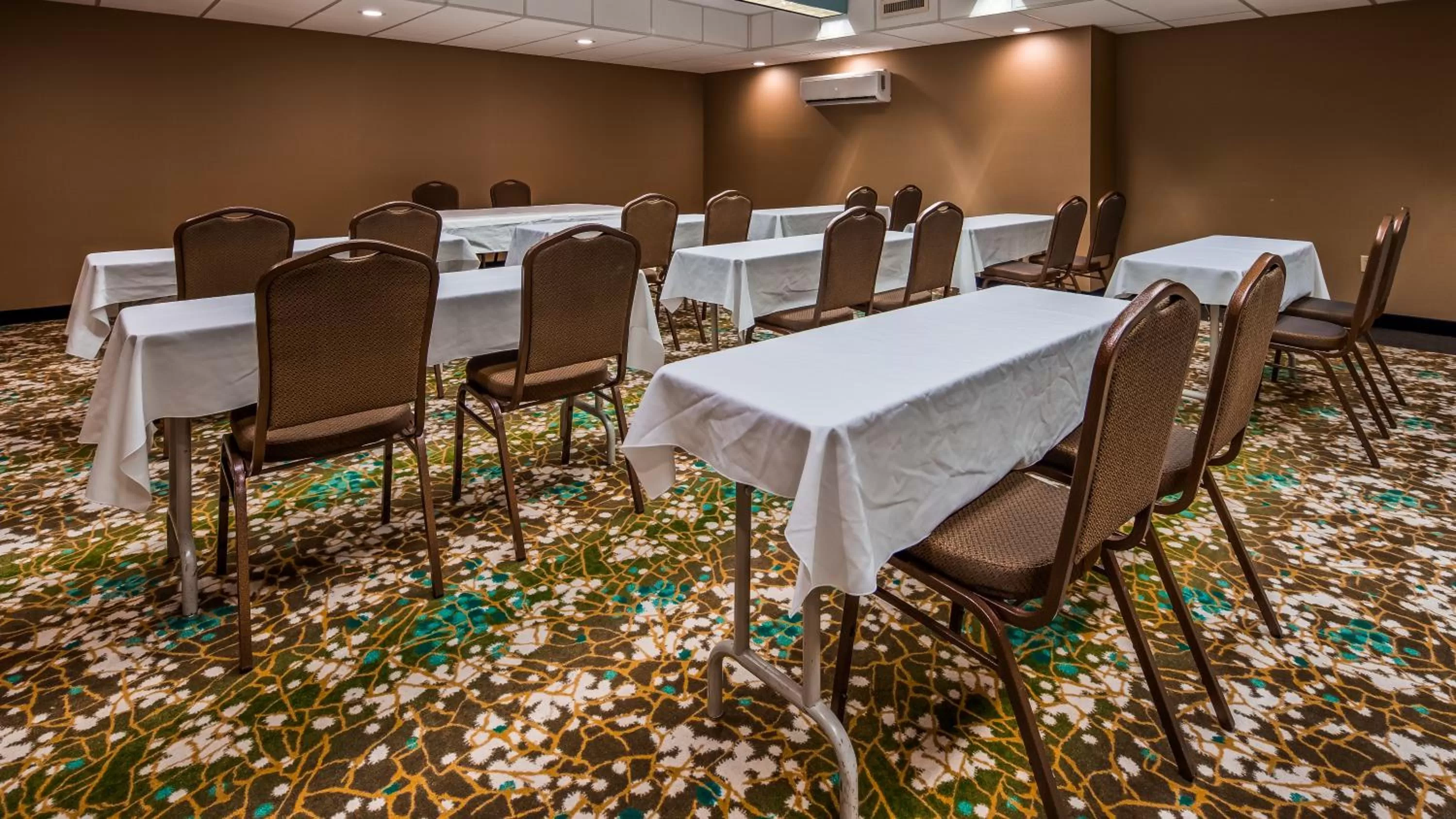 Banquet/Function facilities in Best Western Warren Hotel