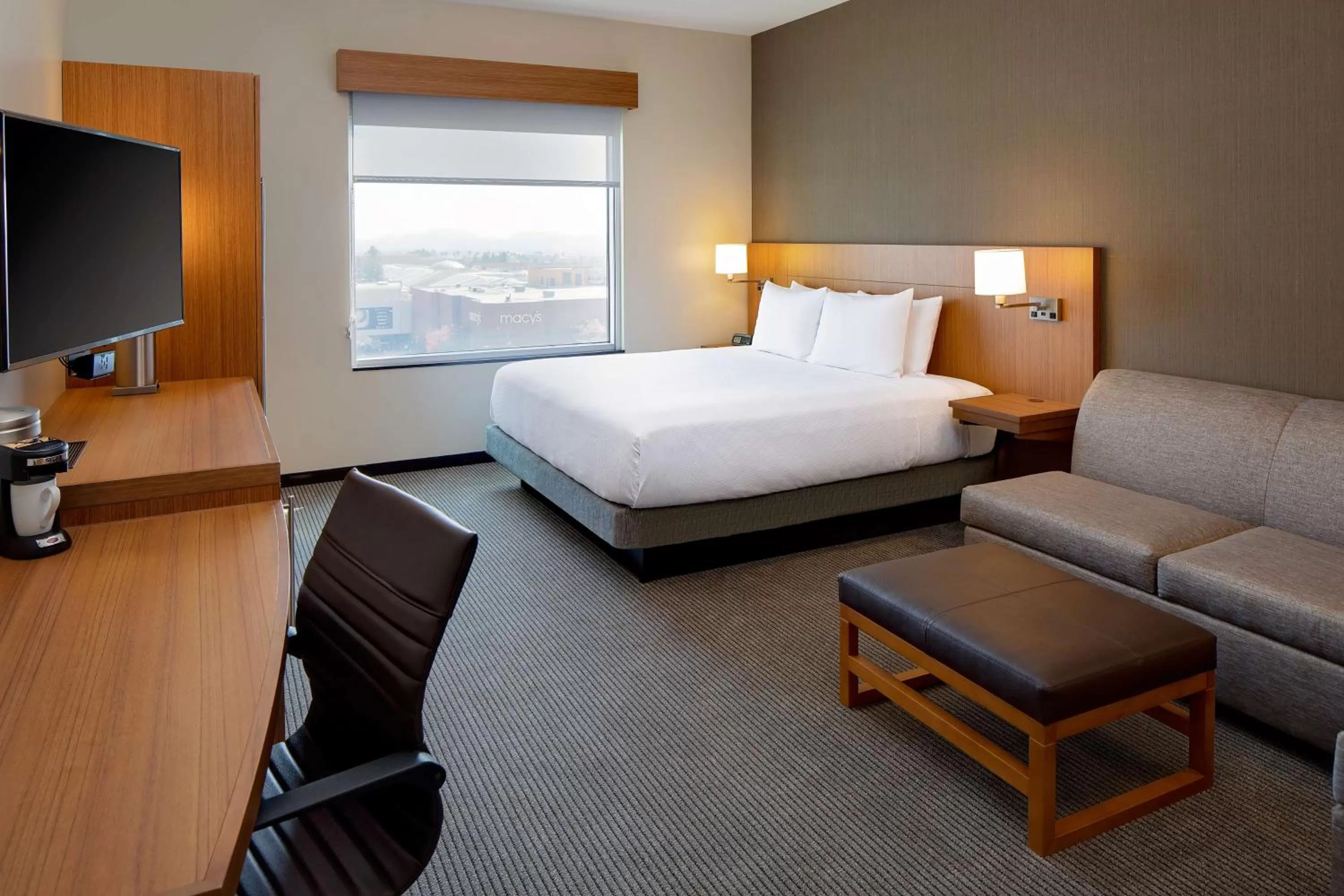 Bed in Hyatt Place Glendale/Los Angeles