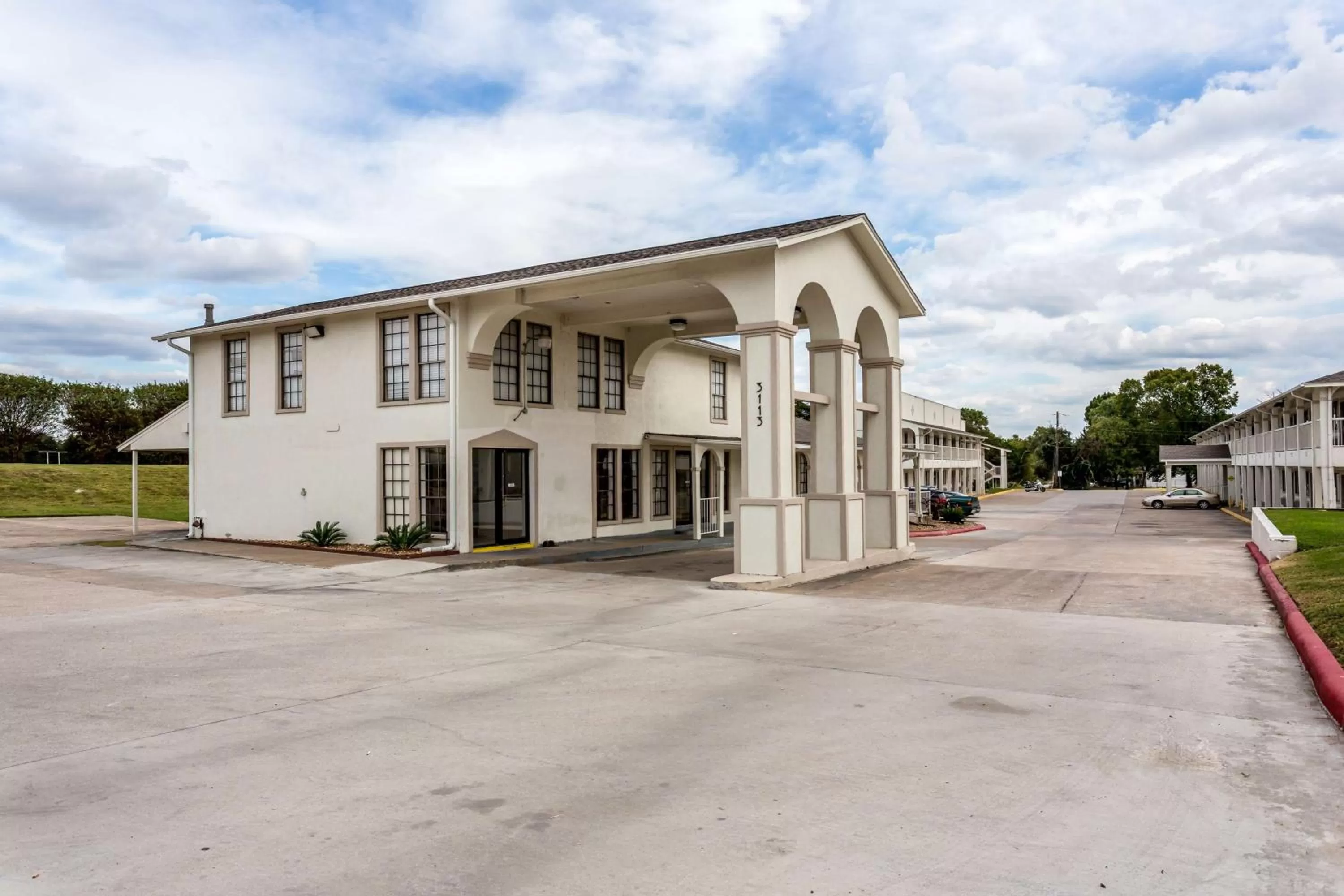Property building in Motel 6-Bryan, TX - College Station