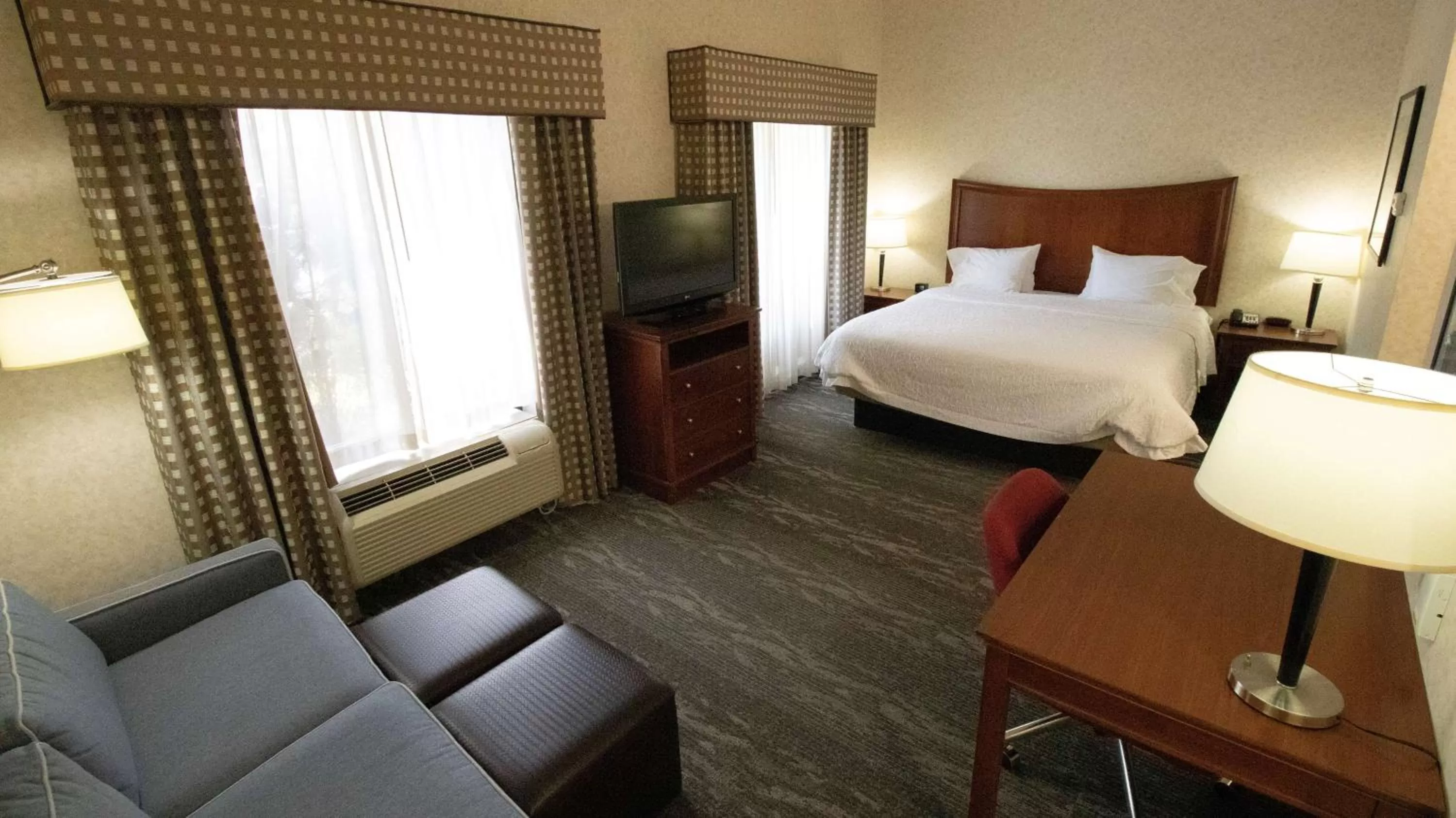 King Mobility/Hearing Accessible Roll in Shower Non-Smoking in Hampton Inn & Suites Richmond/Virginia Center