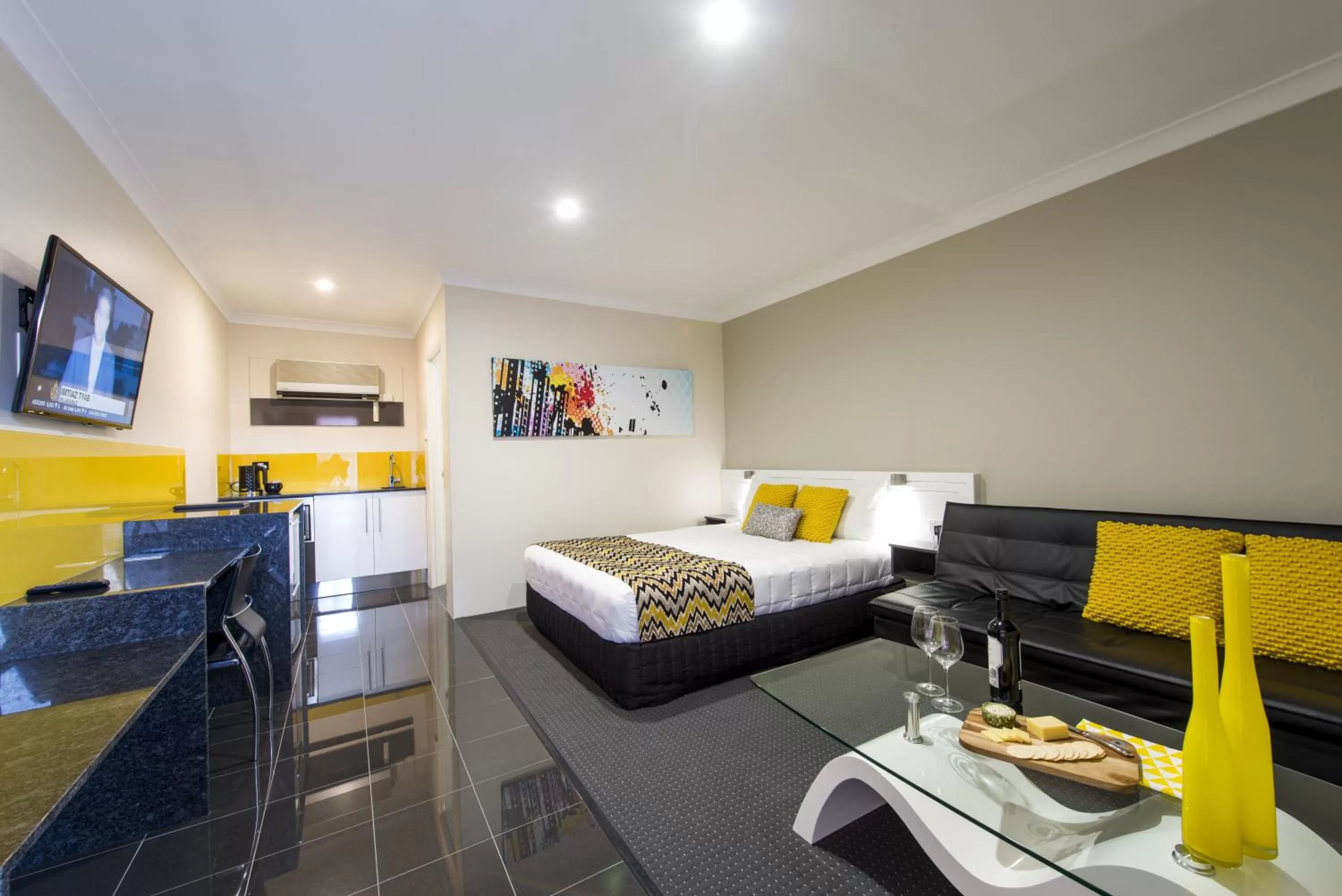 Bed in Abbey Motor Inn