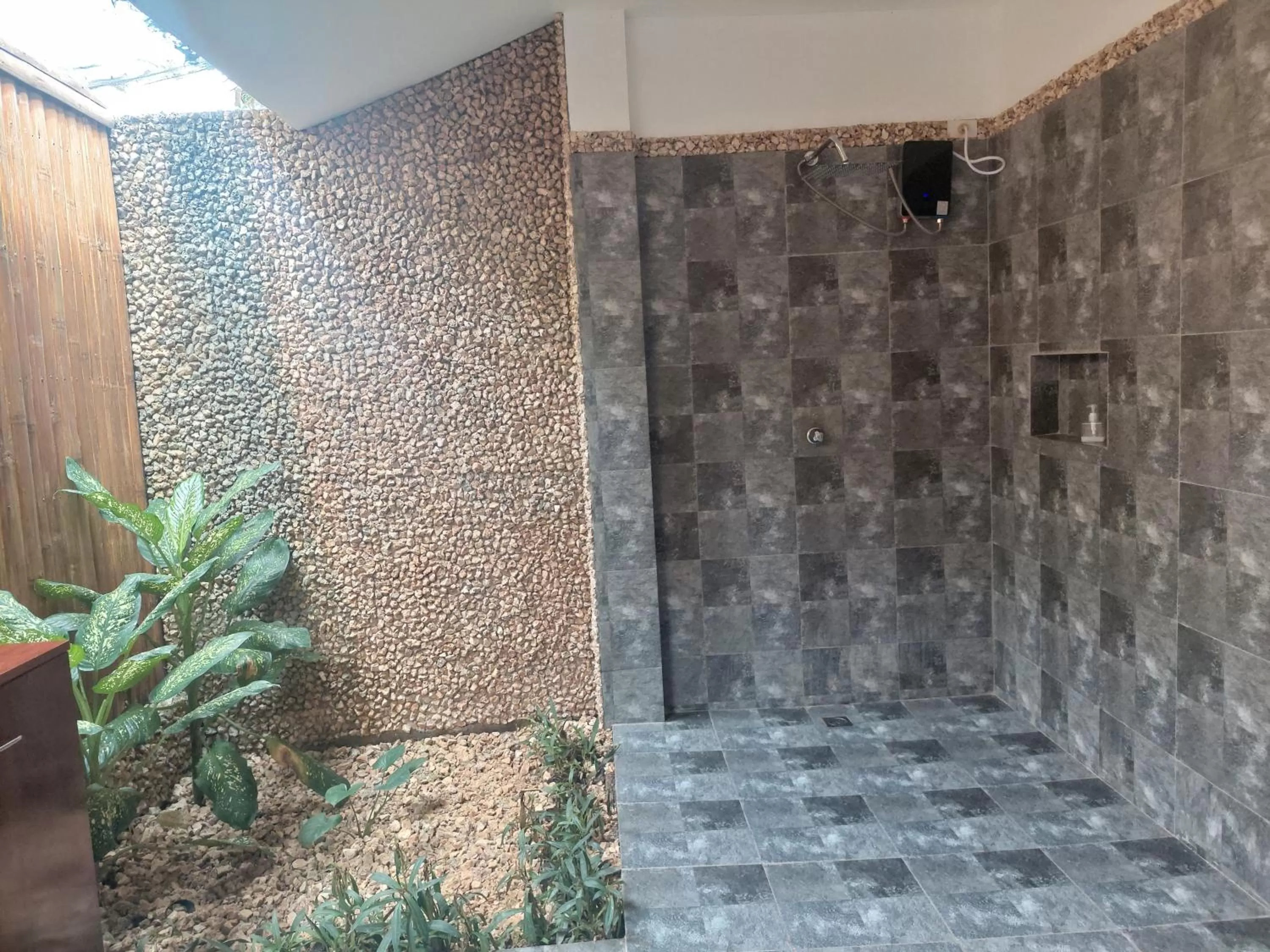 Shower in Becano Restobar and Resort