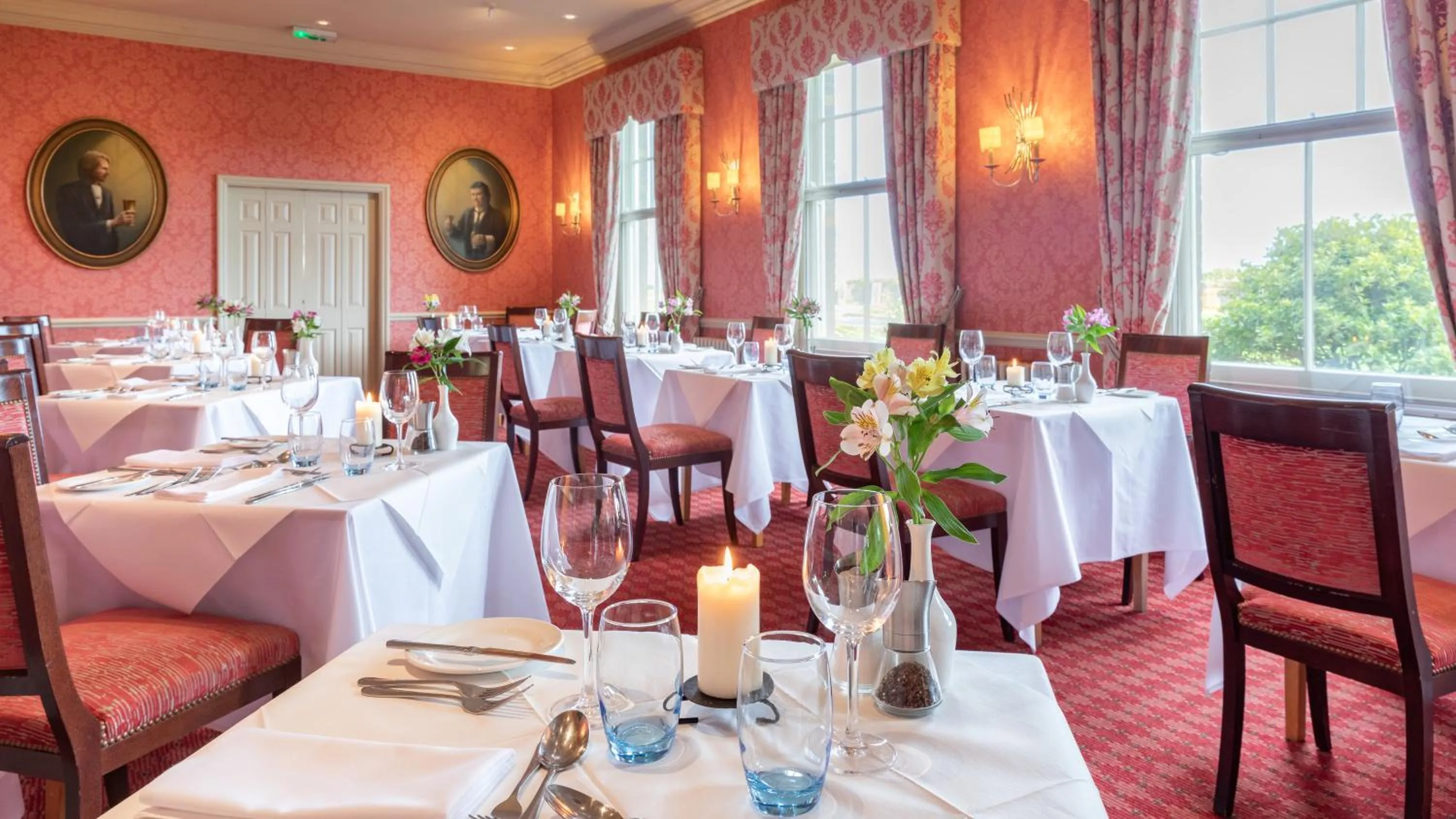 Restaurant/places to eat in Wentworth Hotel
