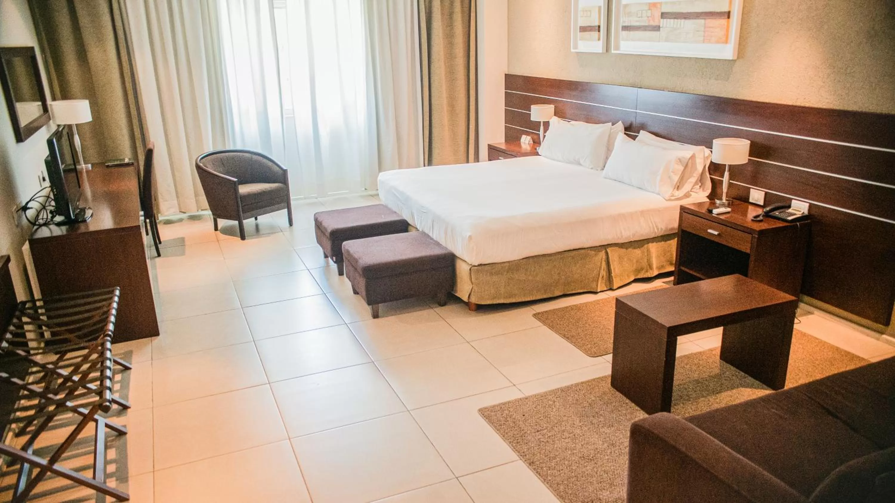 Photo of the whole room in Orfeo Suites Cordoba