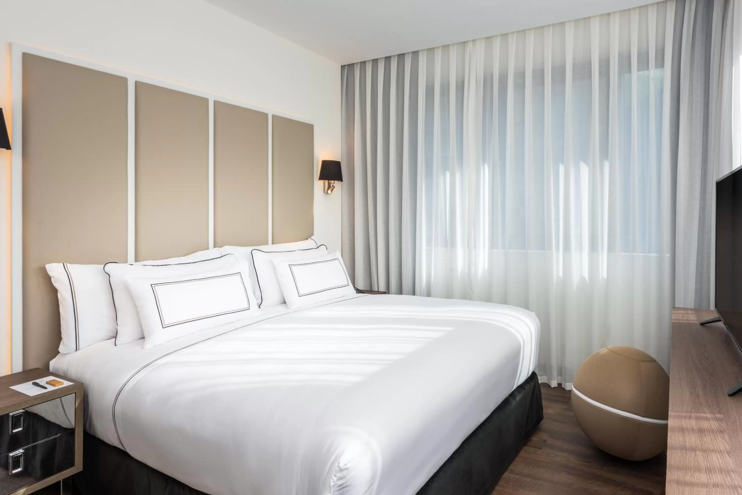 Bedroom, Bed in Melia Madrid Serrano