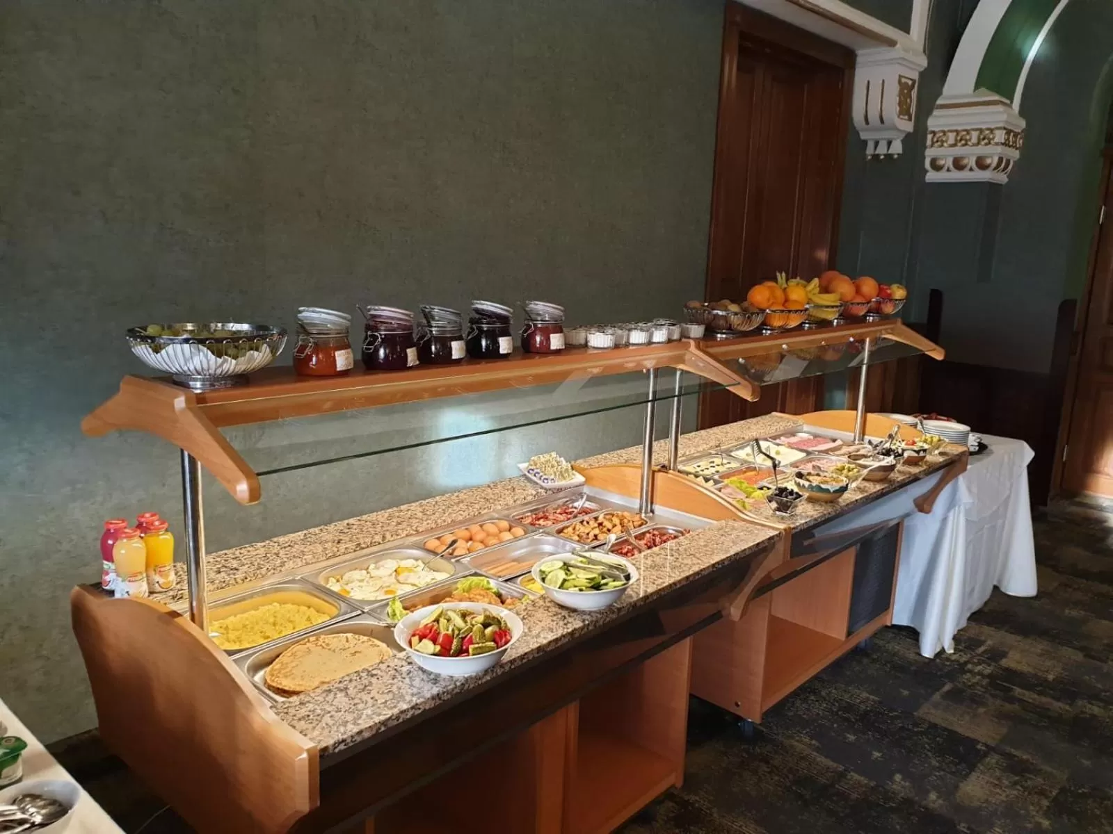 Breakfast in Hotel La Belle Epoque