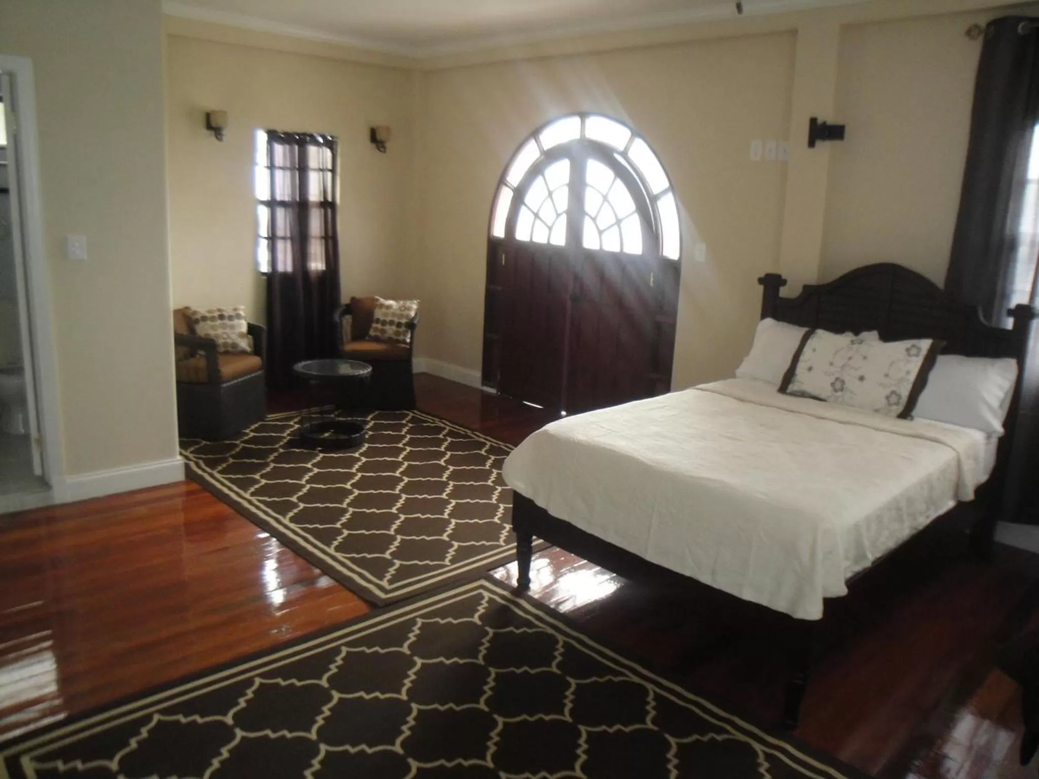 Photo of the whole room, Bed in El Dorado Inn