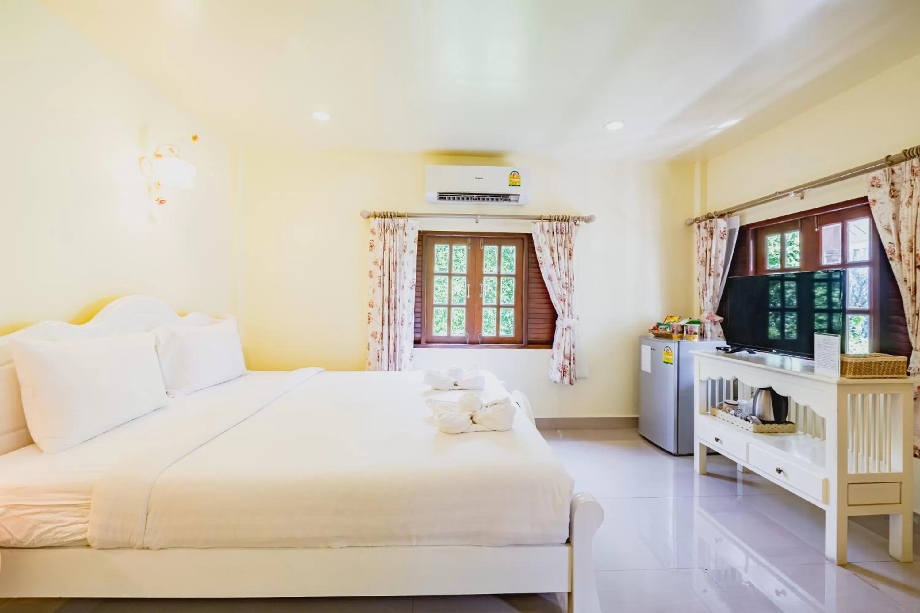 Bed in Sakarin Valley Resort