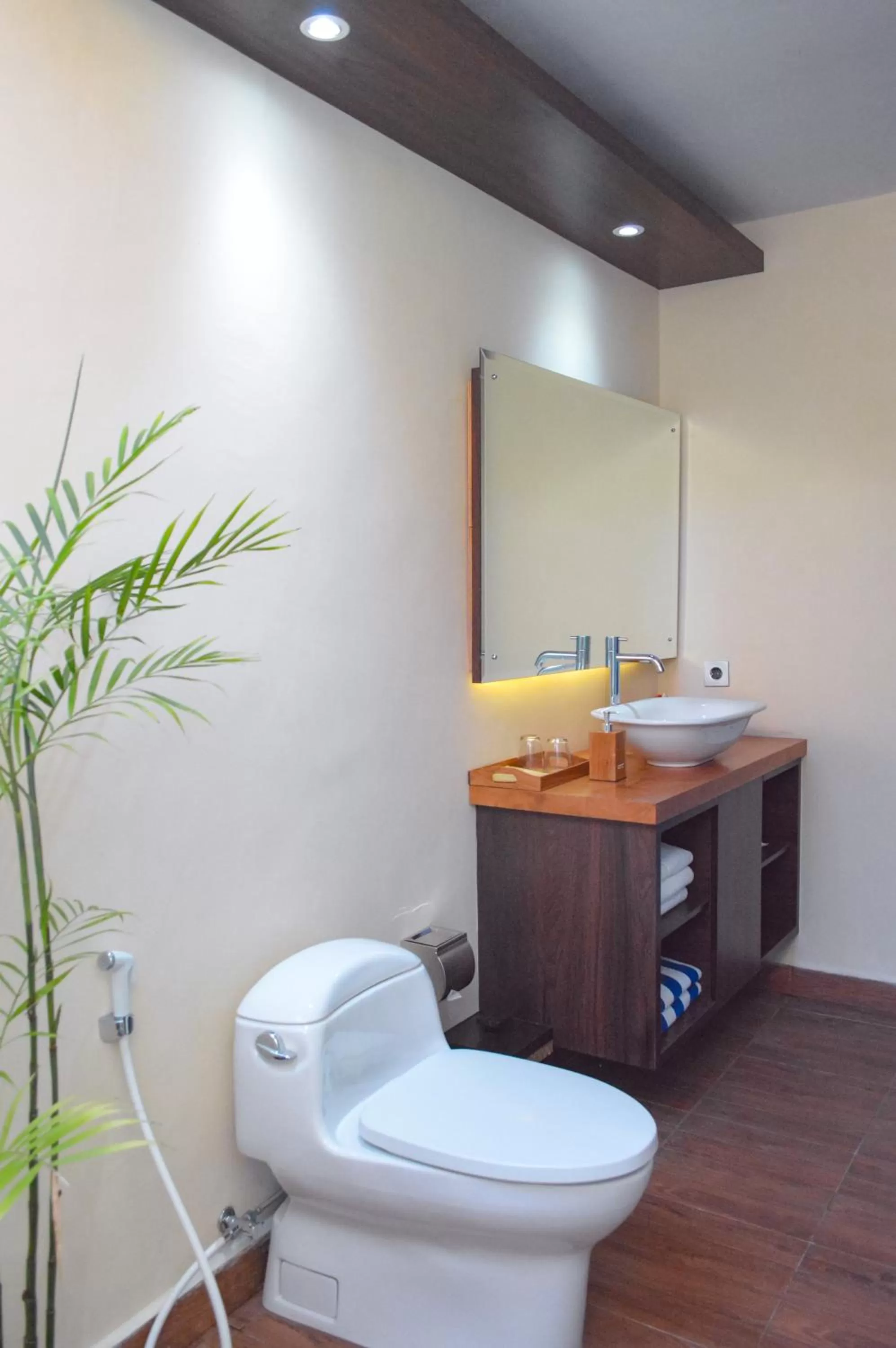 Toilet in The MG Villa & SPA