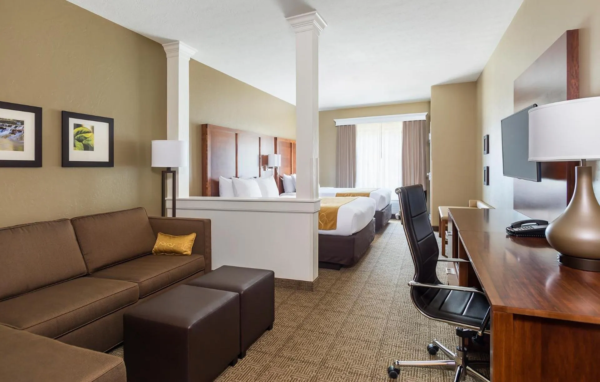 Photo of the whole room in Comfort Suites Hartville-North Canton