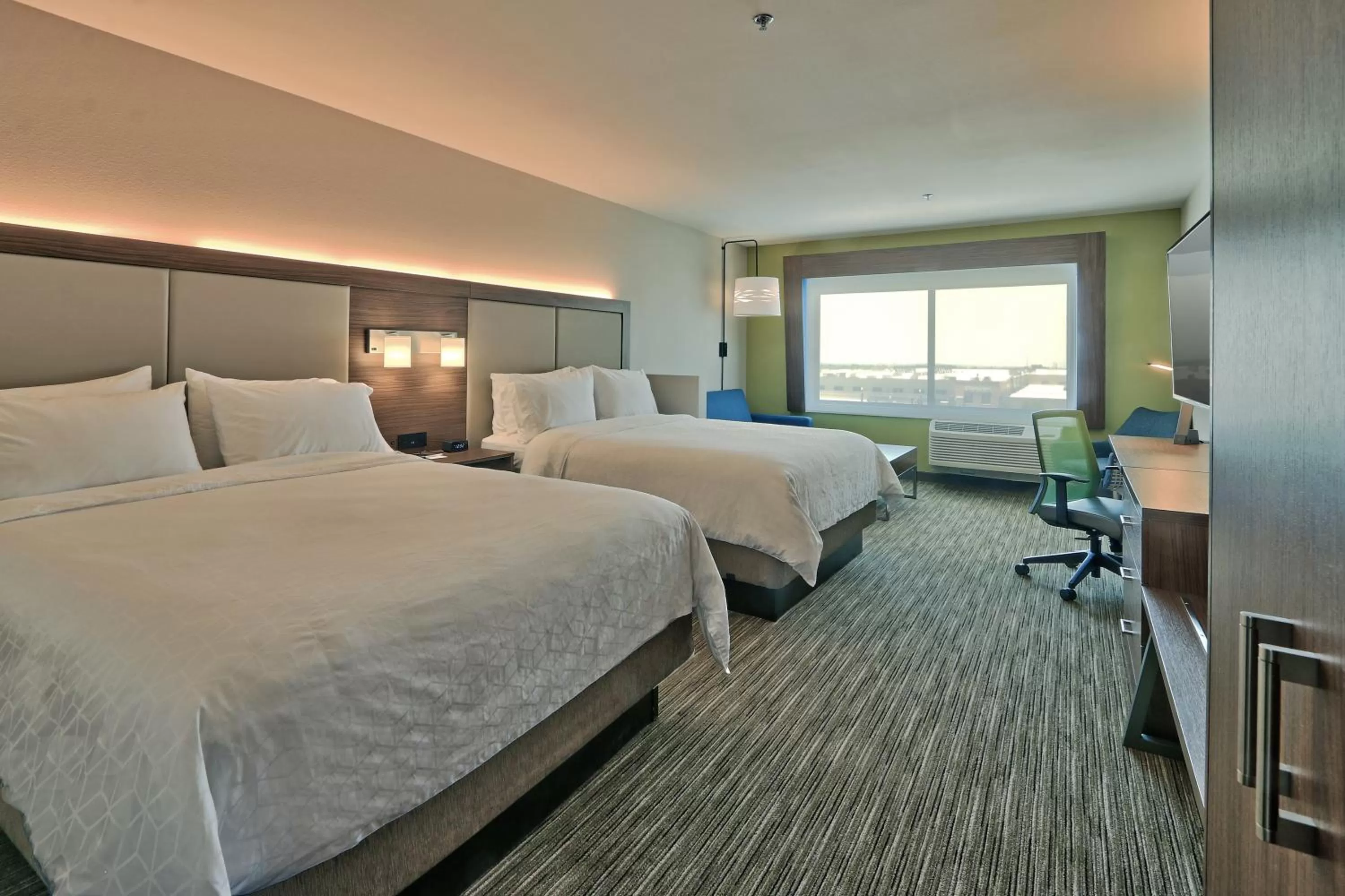Bed in Holiday Inn Express & Suites - Albuquerque East by IHG