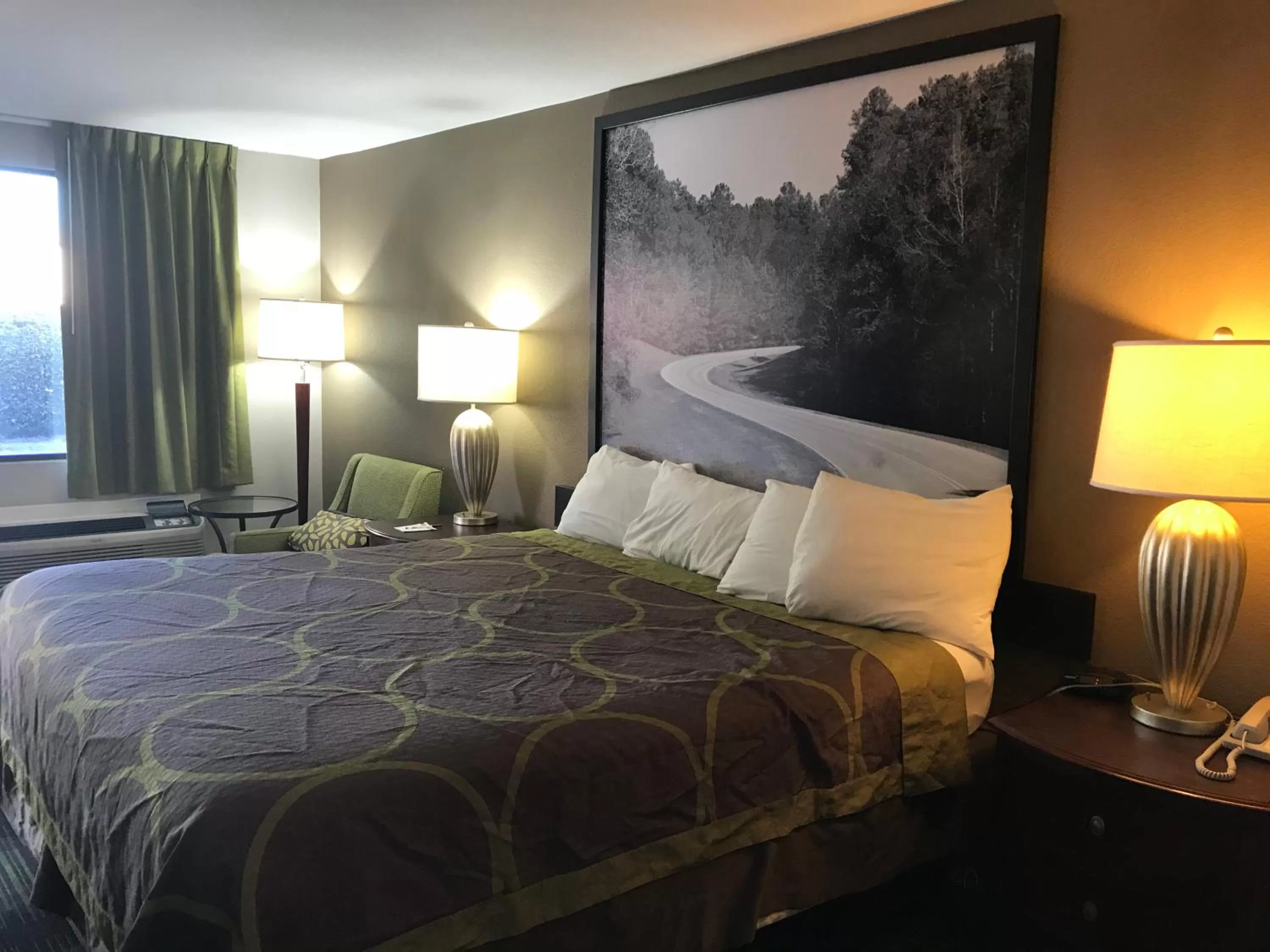 Bedroom, Bed in Super 8 by Wyndham Oxford