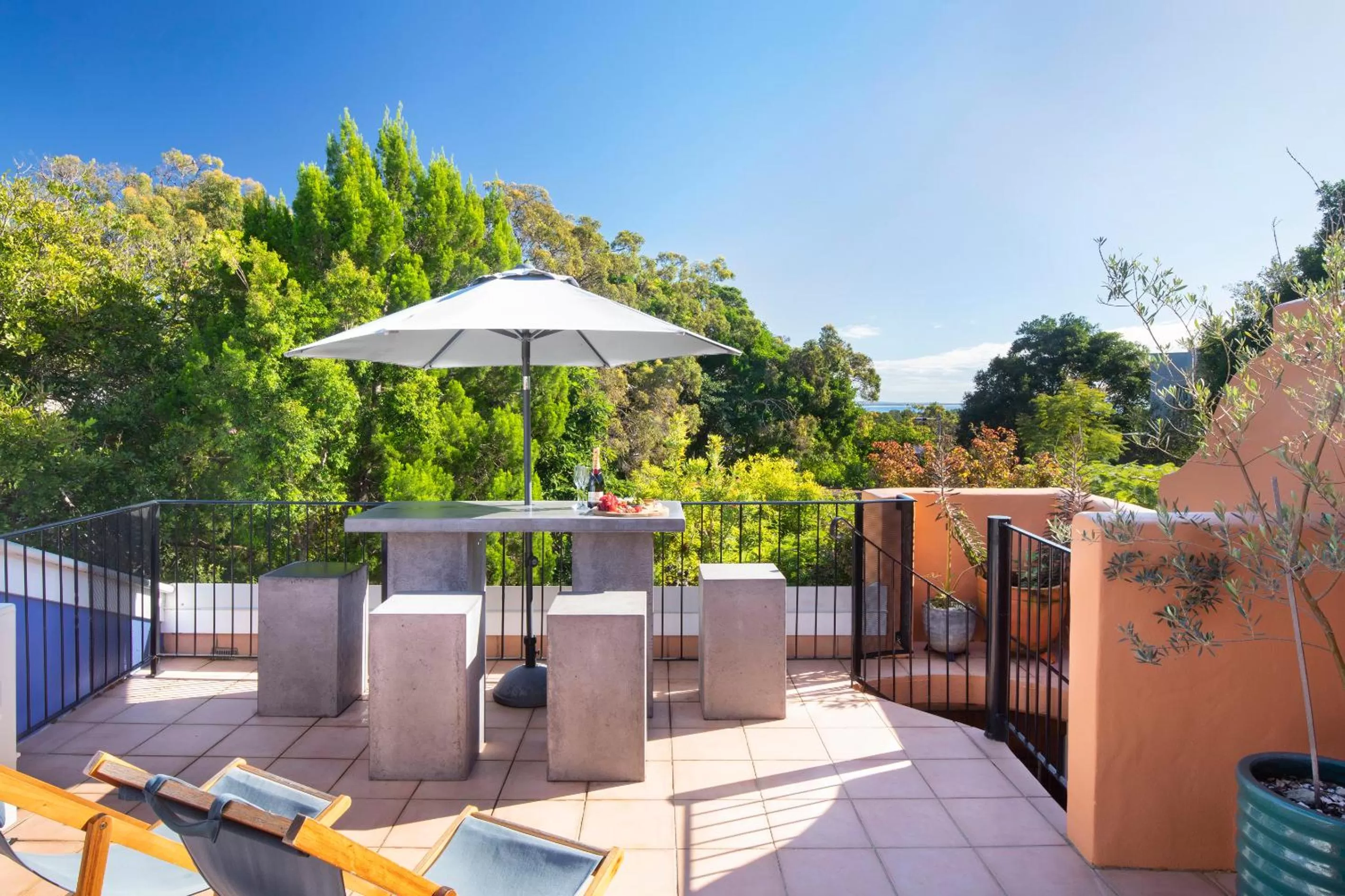 BBQ facilities in L'Auberge Noosa
