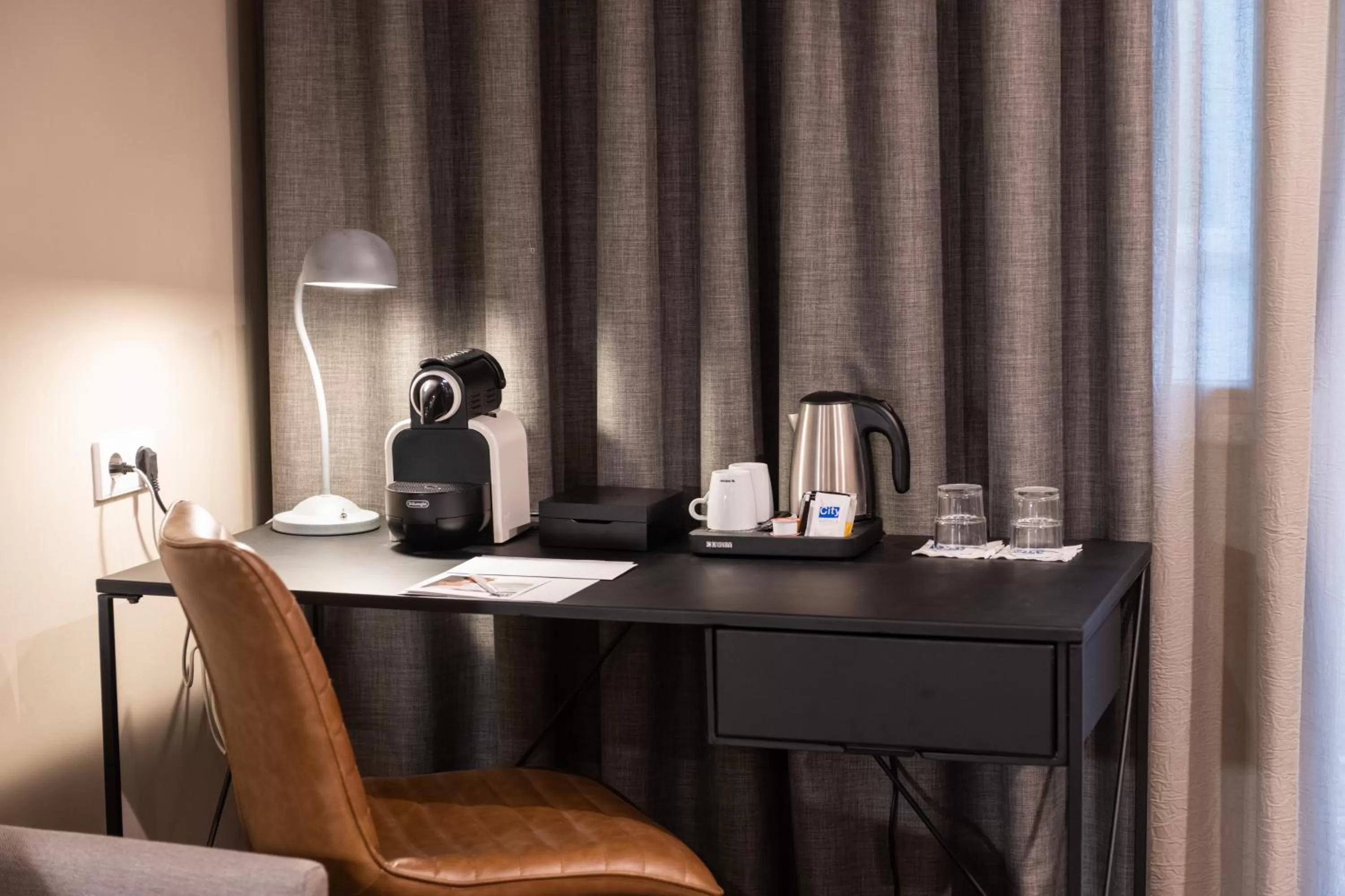 Coffee/tea facilities in Atenea Rekord Suites Barcelona