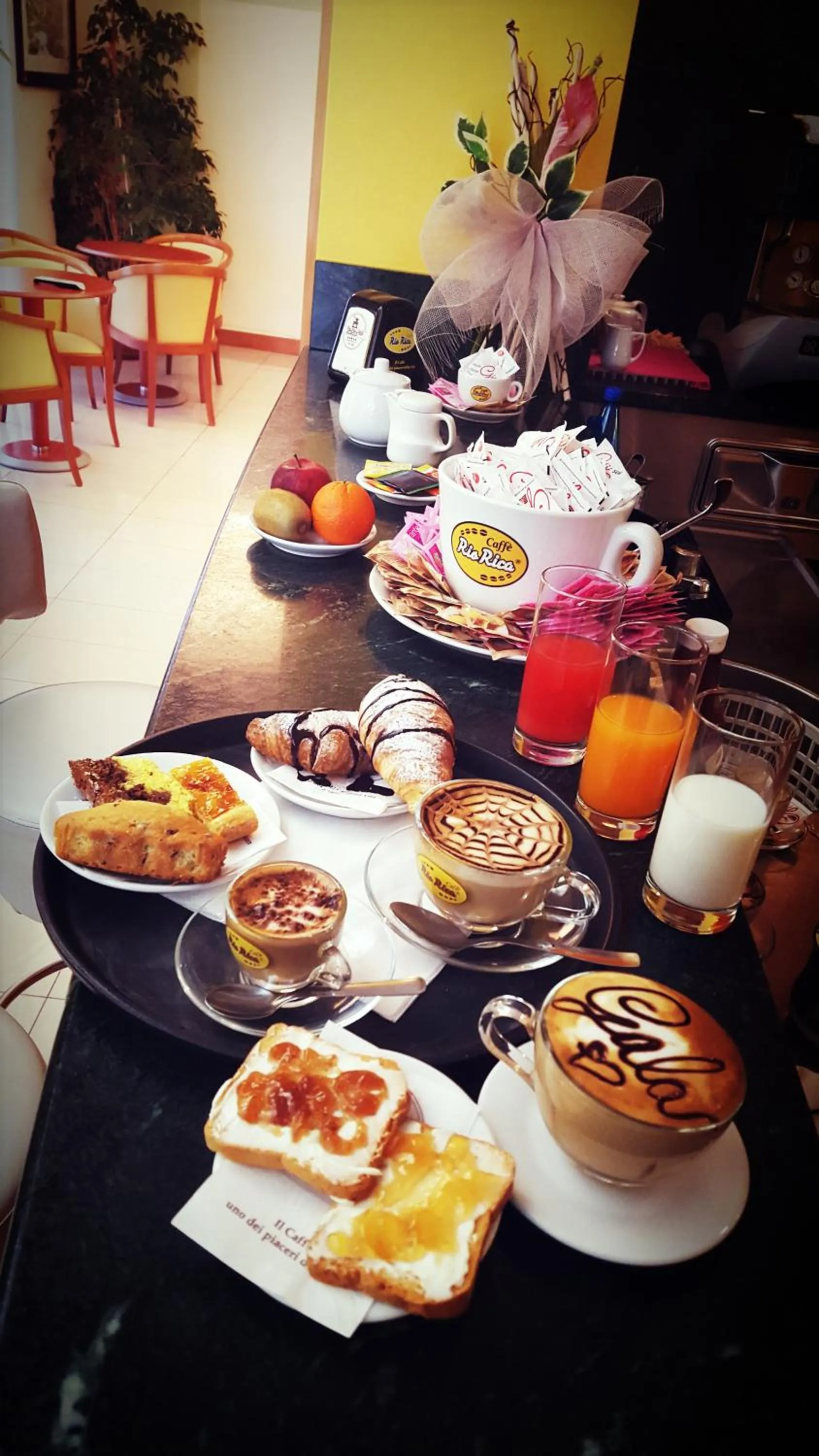 Restaurant/places to eat in Hotel Gala