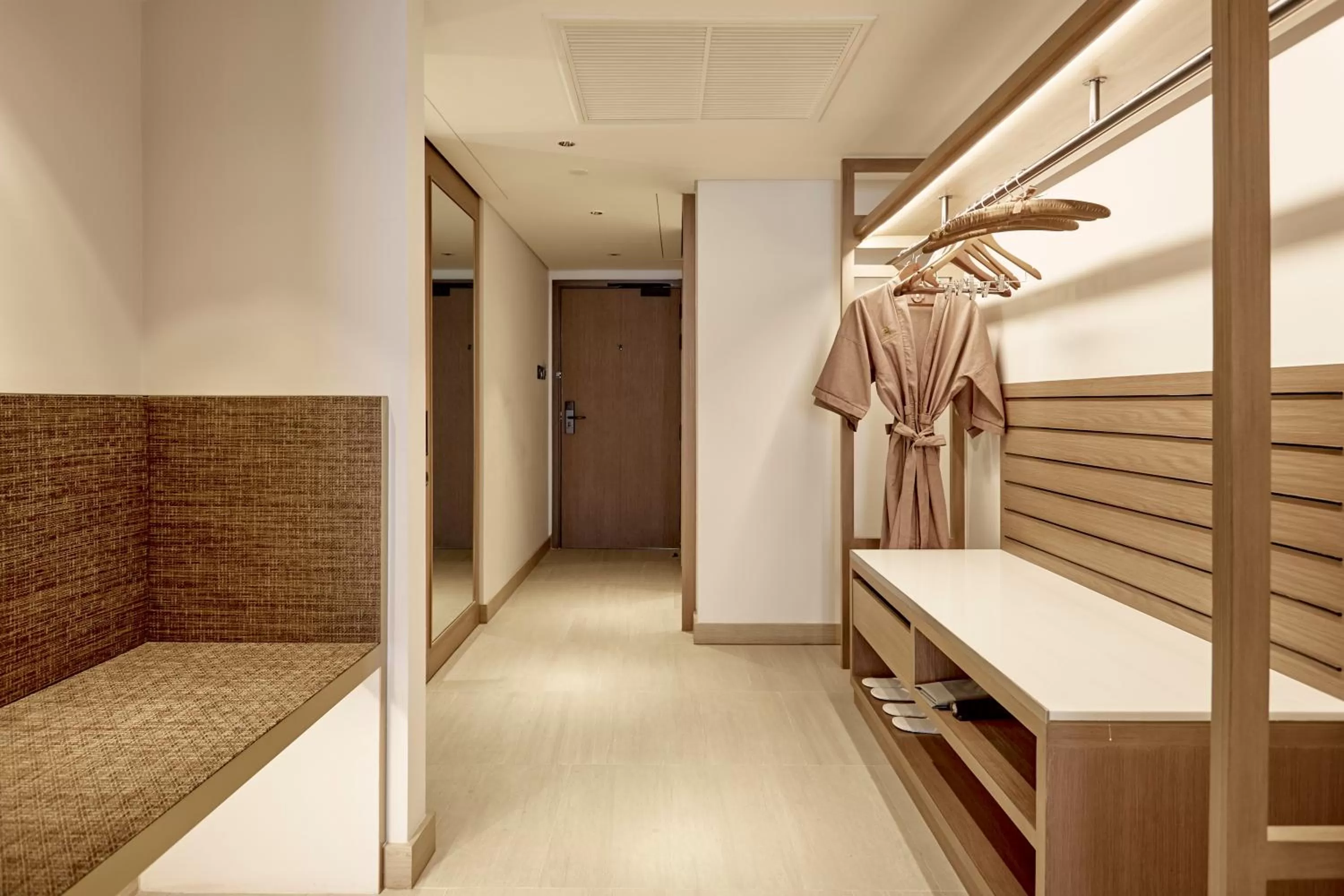 Area and facilities, Bed in Montien Hotel Surawong Bangkok