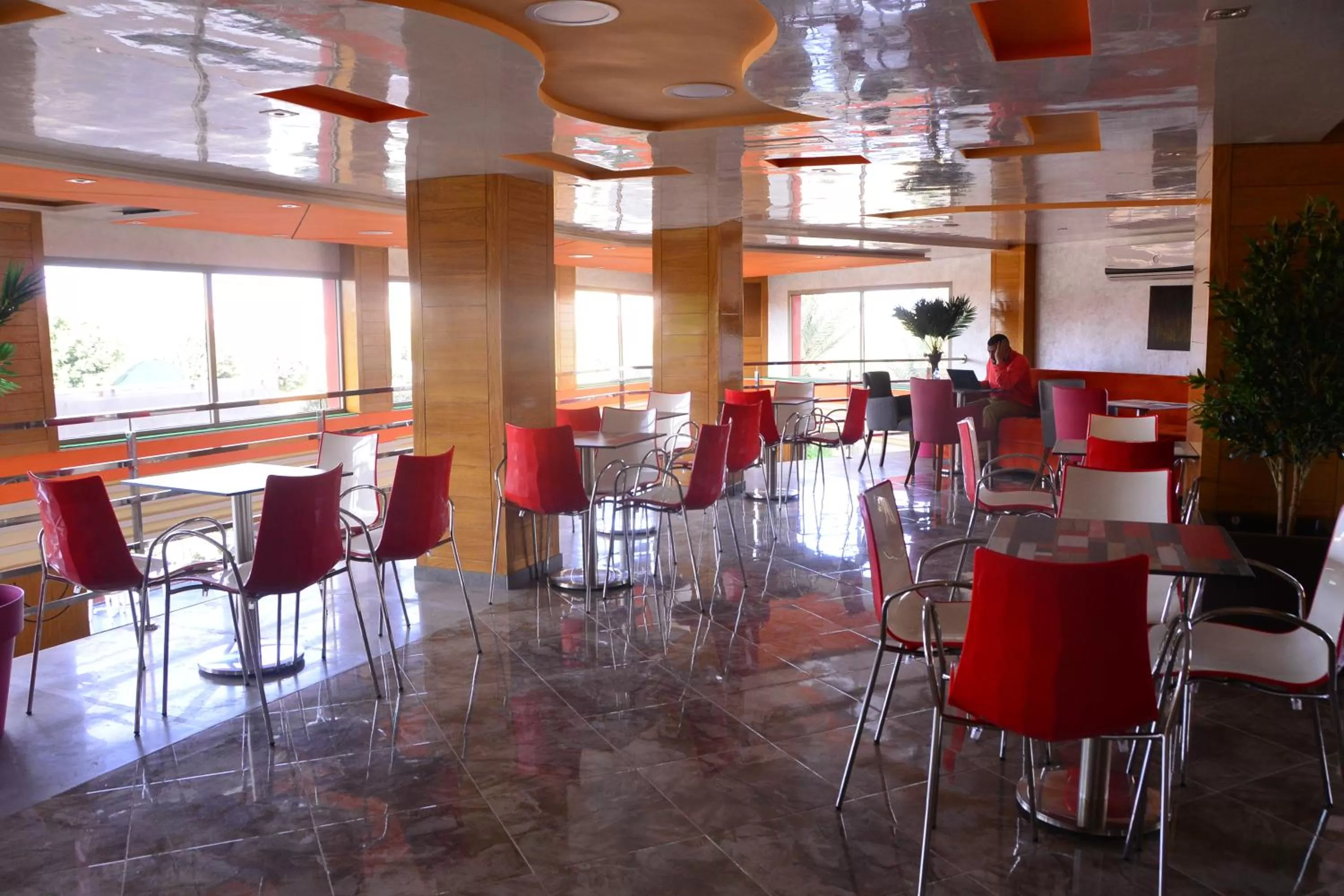 Hôtel Hadaik Ain Asserdoune