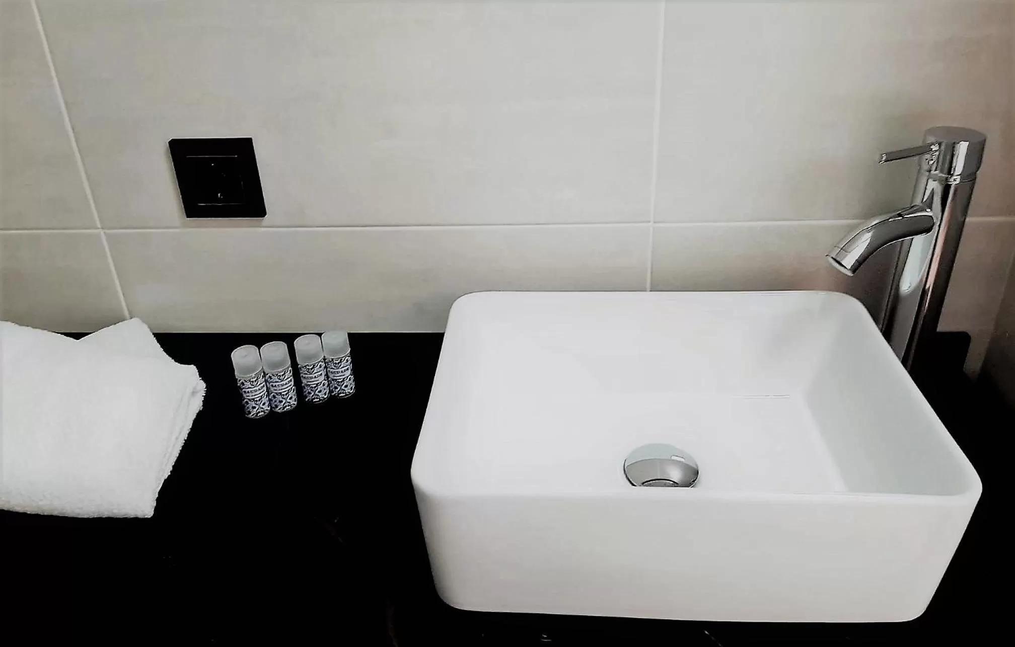 Bathroom, Bed in Hotel Matilde by gaiarooms