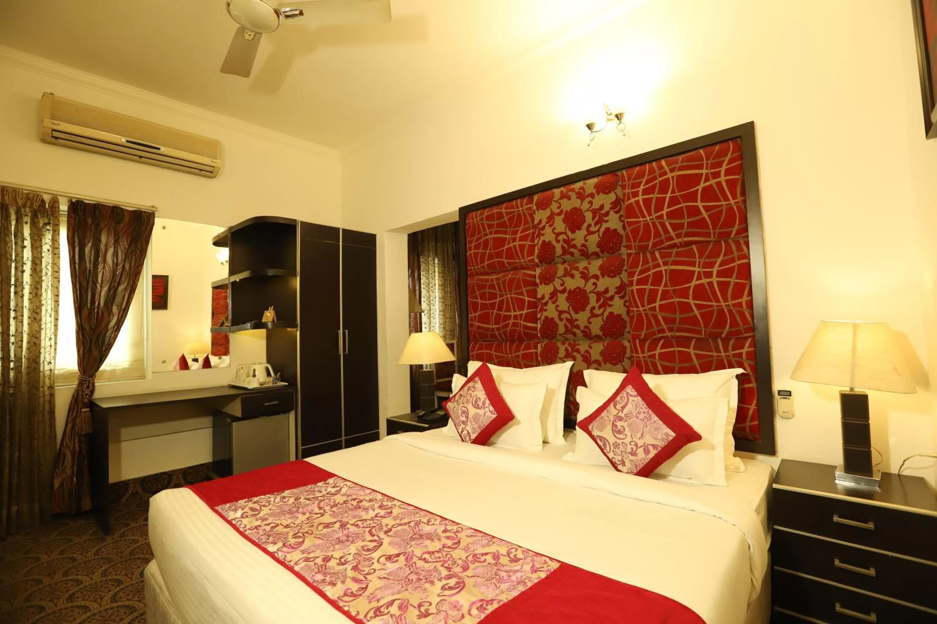 Bed in Hotel Capitol Hills - Greater Kailash Delhi