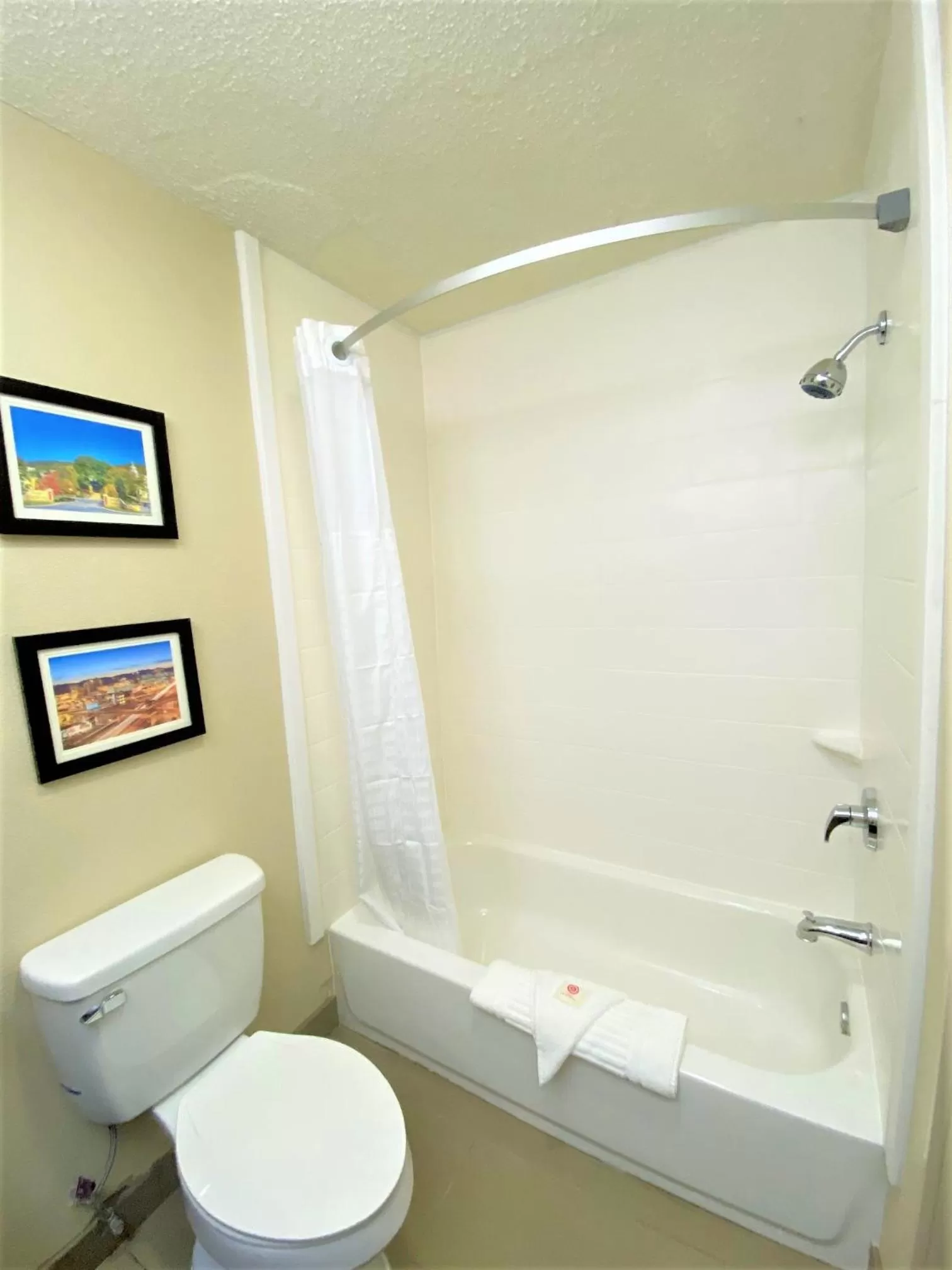 Bathroom in Comfort Inn Charleston South