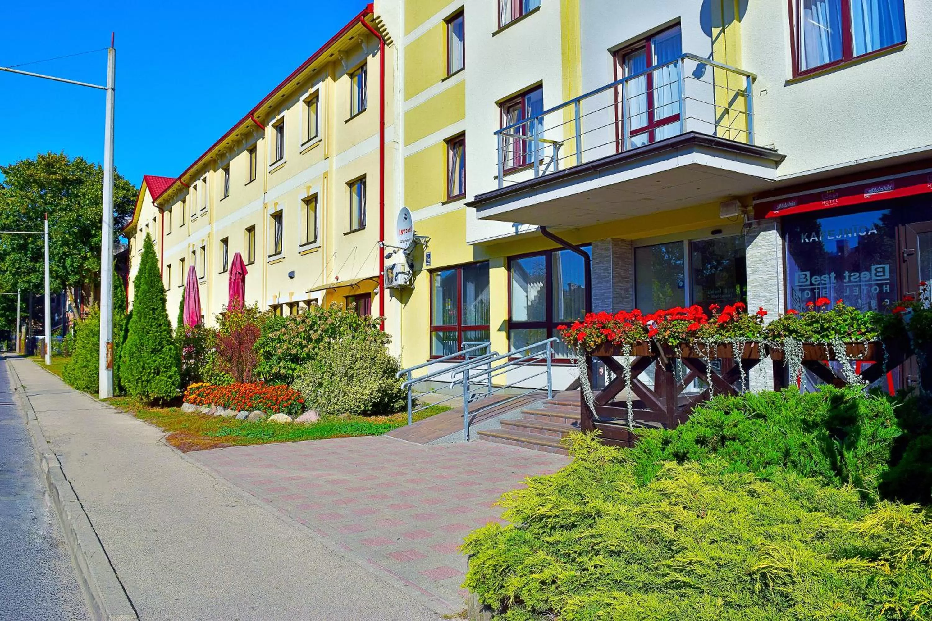 Facade/entrance in Hotel BEST with FREE PARKING