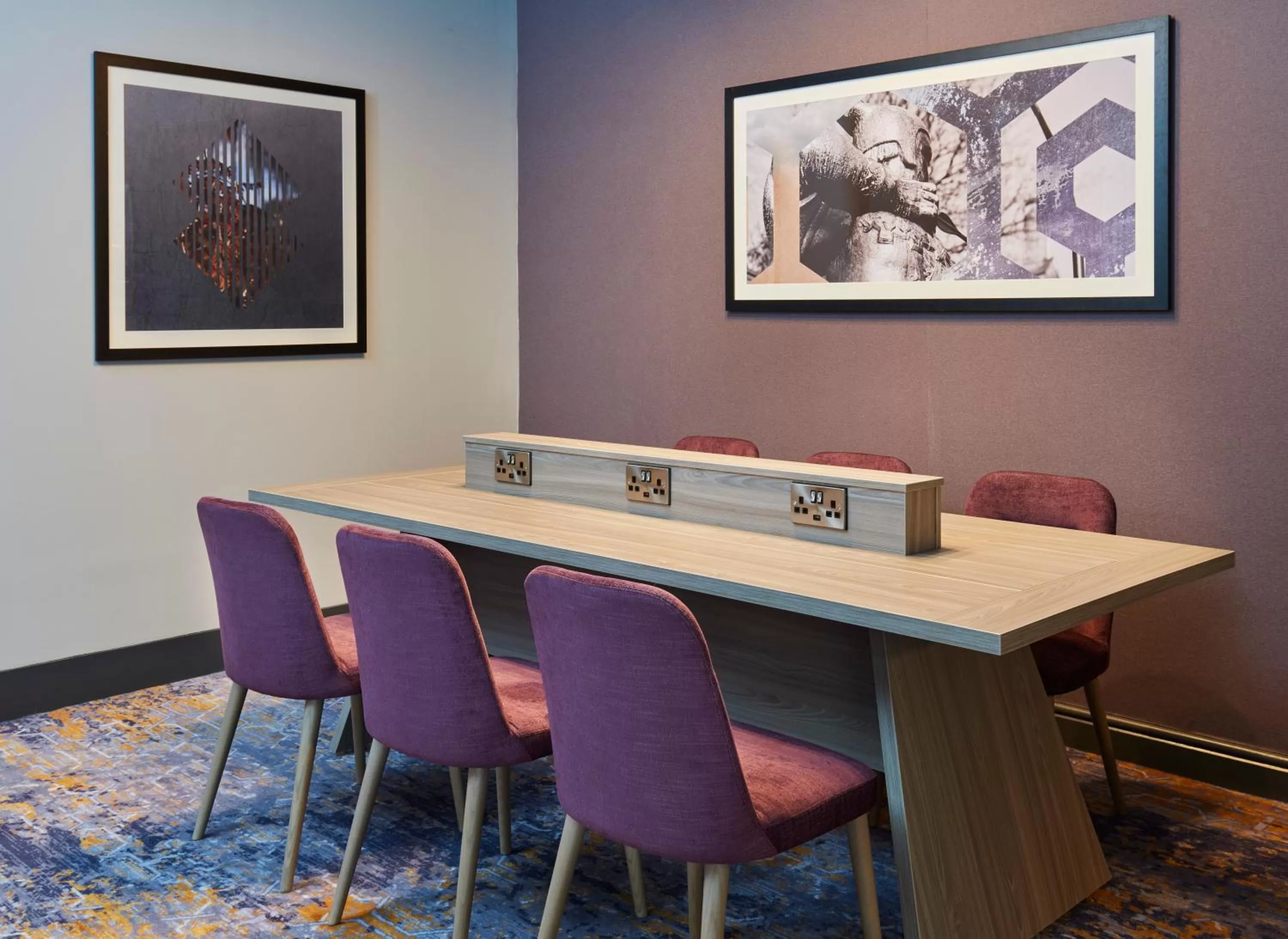 Lobby or reception in Leonardo Hotel Nottingham