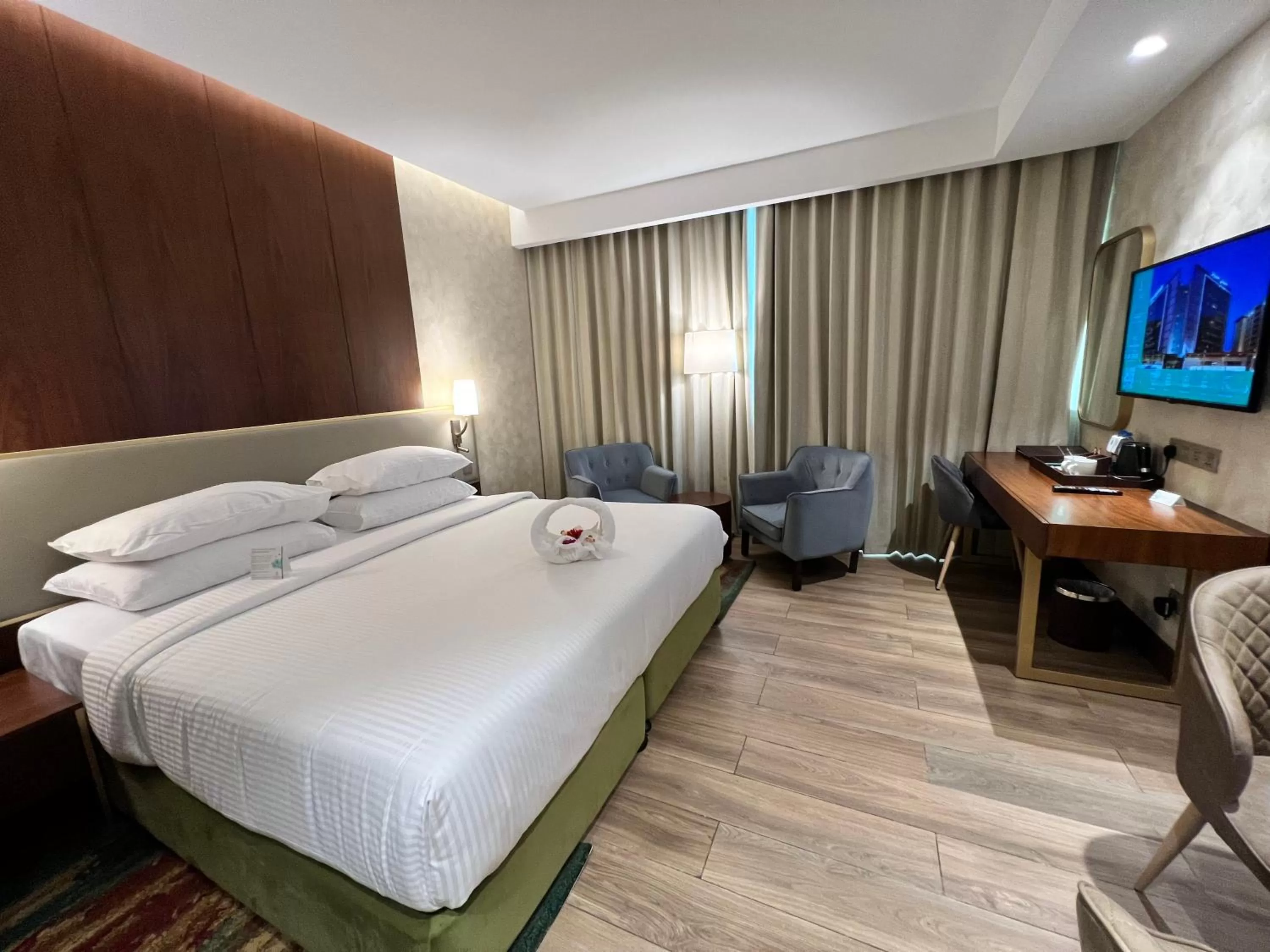 Bedroom, Bed in City Seasons Suites