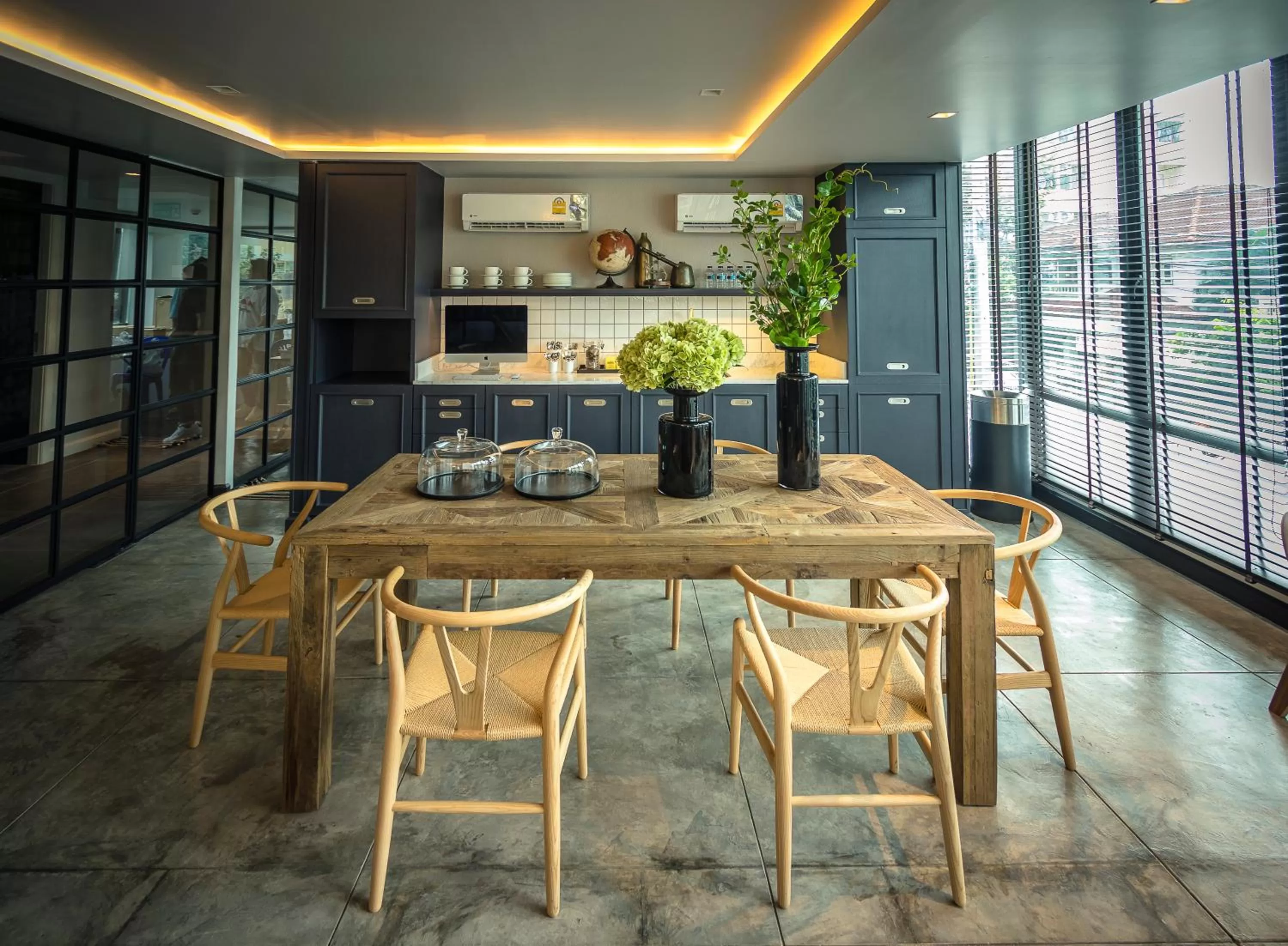 Restaurant/places to eat in Apartelle Jatujak Hotel