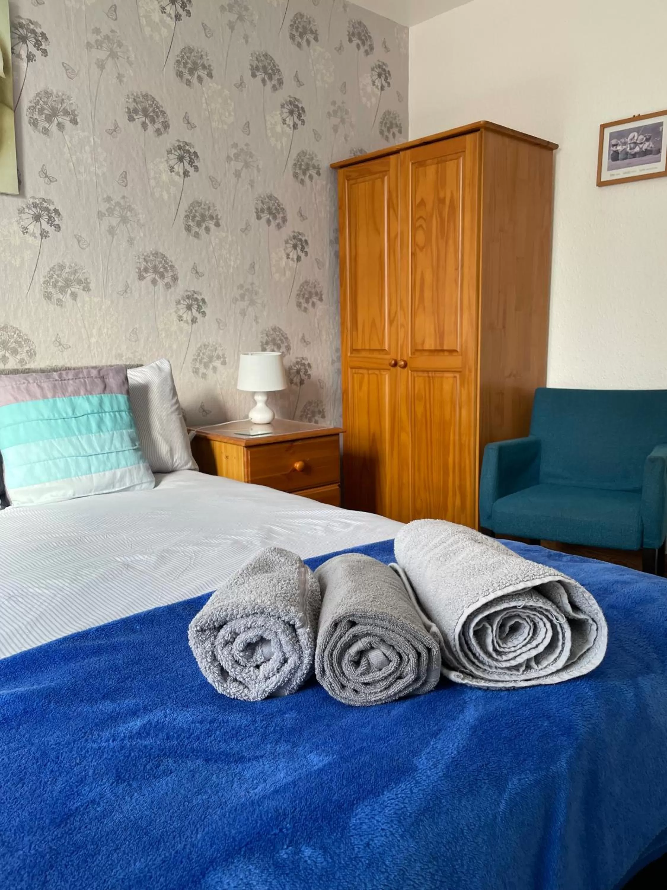 Bedroom, Bed in Whiteways Guest House