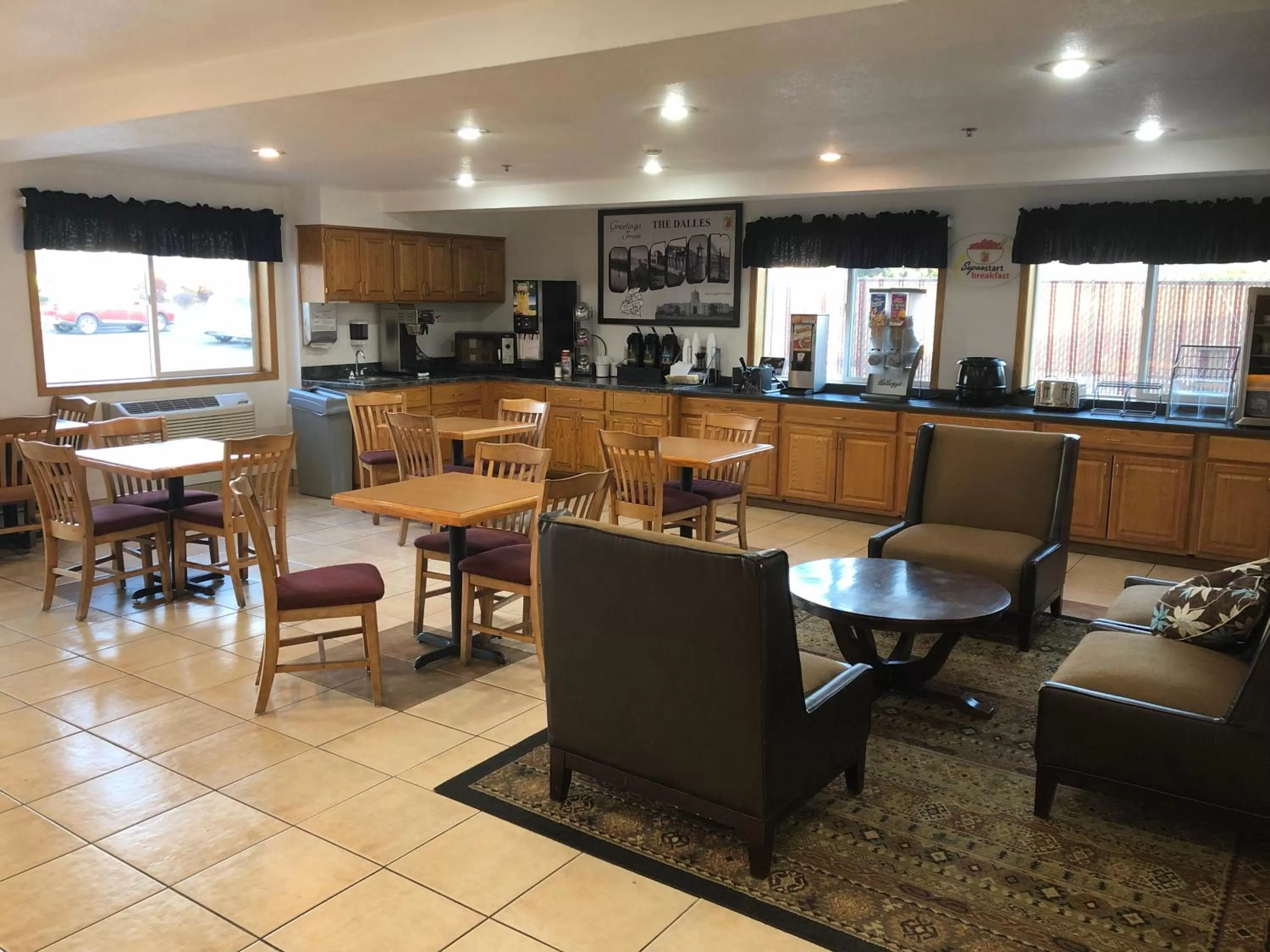 Lobby or reception in Super 8 by Wyndham The Dalles OR