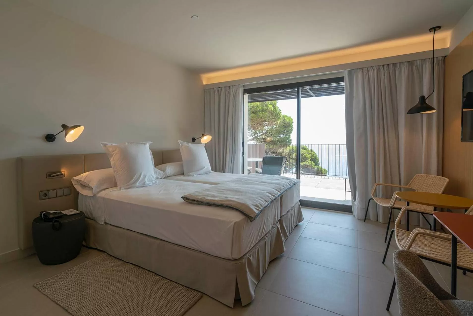 Photo of the whole room, Bed in Parador de Aiguablava