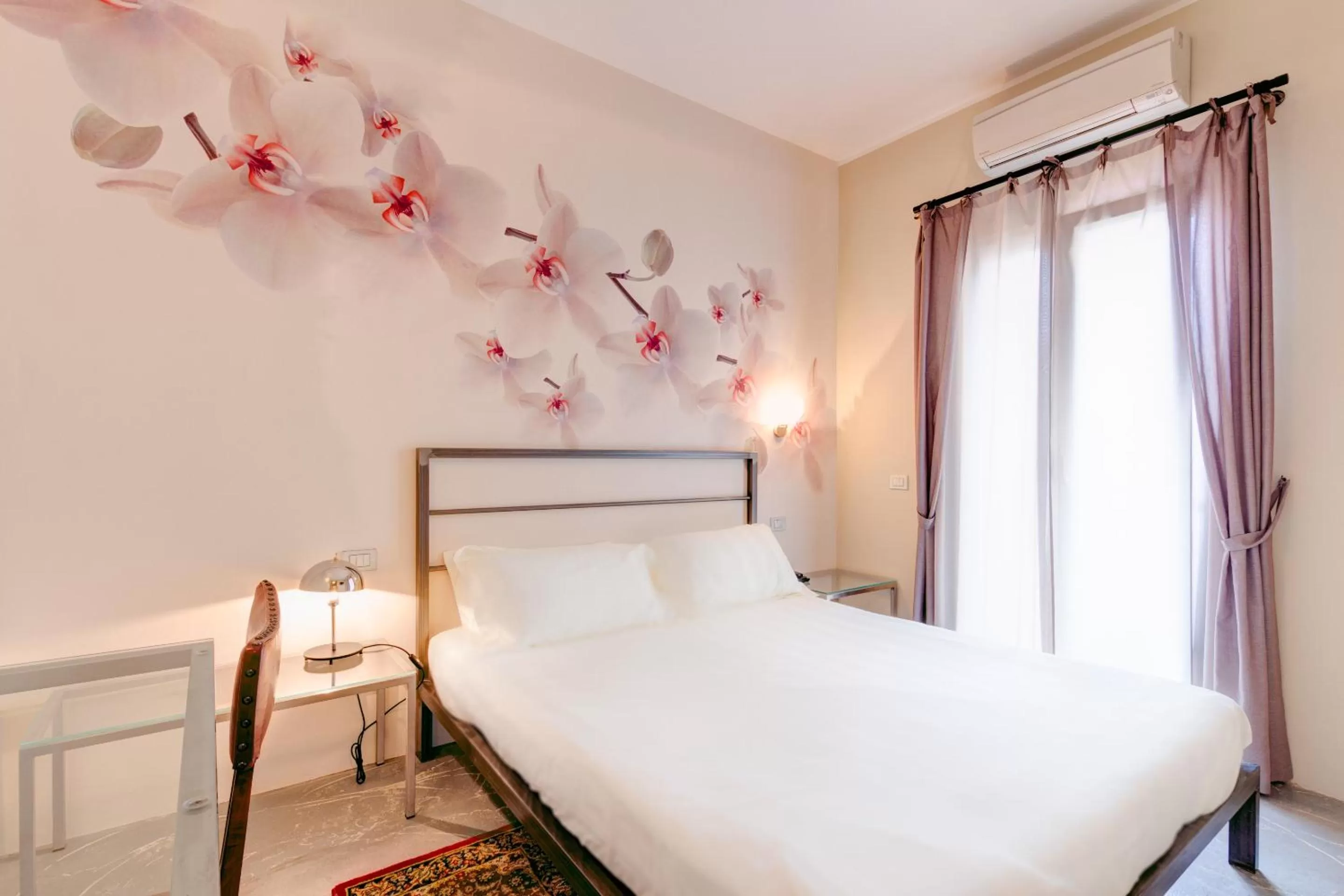 Photo of the whole room, Bed in Il Convento Dei Fiori Di Seta