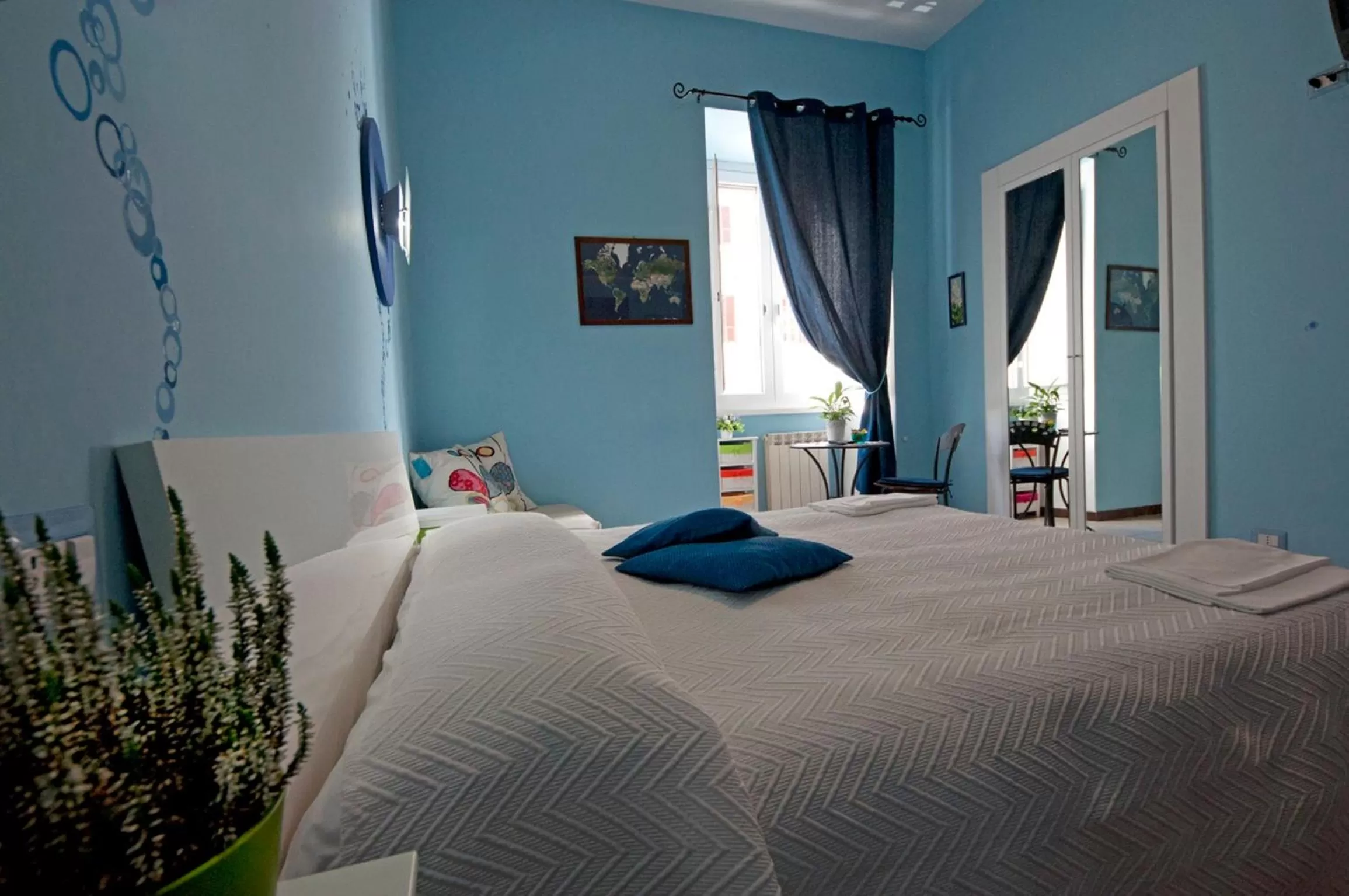 Bedroom, Bed in Rhome86