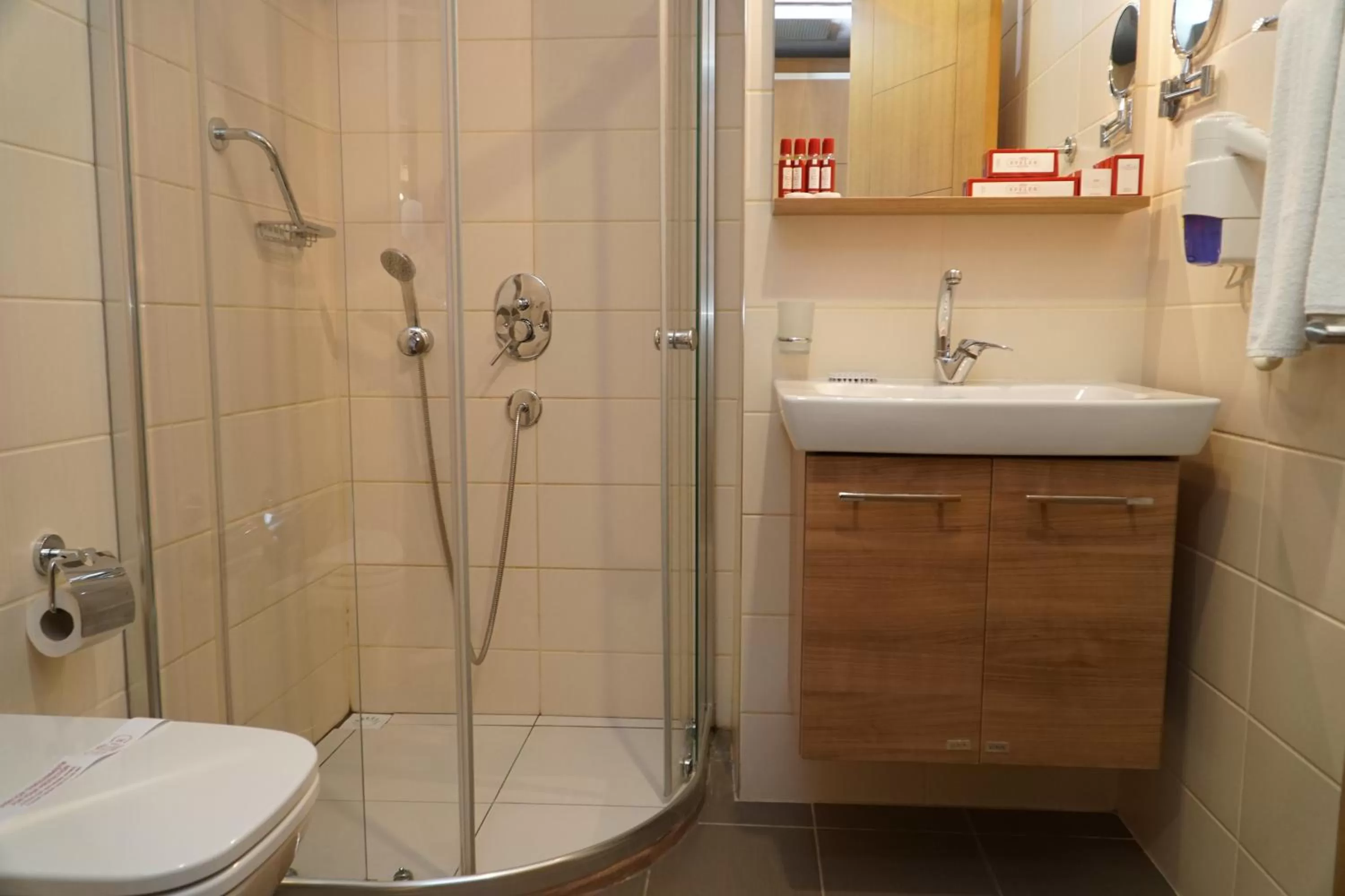 Toilet in Efeler Hotel