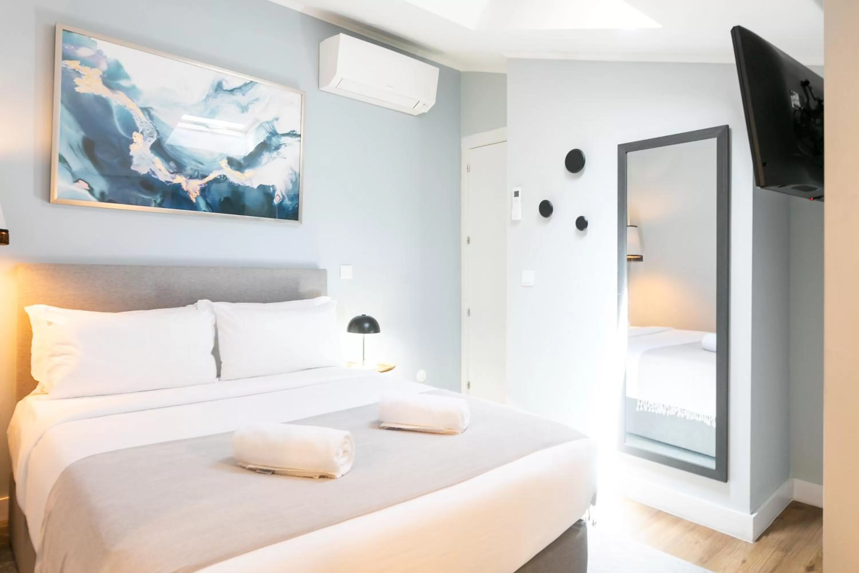 Bed in Lisboa 85 Suites & Apartments by RIDAN Hotels